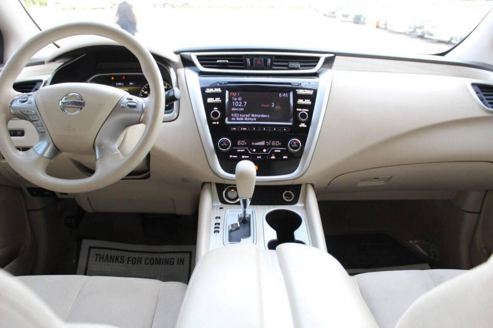 2015 White Nissan Murano Platinum FWD (5N1AZ2MG3FN) with an 3.5L V6 DOHC 24V engine, Continuously Variable Transmission transmission, located at 4301 NW 39th , Oklahoma City, OK, 73112, (405) 949-5600, 35.512135, -97.598671 - NO DRIVERS LICENCE NO-FULL COVERAGE INSURANCE-NO CREDIT CHECK. COME ON OVER TO SUPERSPORTS AND TAKE A LOOK AND TEST DRIVE PLEASE GIVE US A CALL AT (405) 949-5600. NO LICENSIA DE MANEJAR- NO SEGURO DE COBERTURA TOTAL- NO VERIFICACCION DE CREDITO. POR FAVOR VENGAN A SUPERSPORTS, ECHE UN V - Photo#17