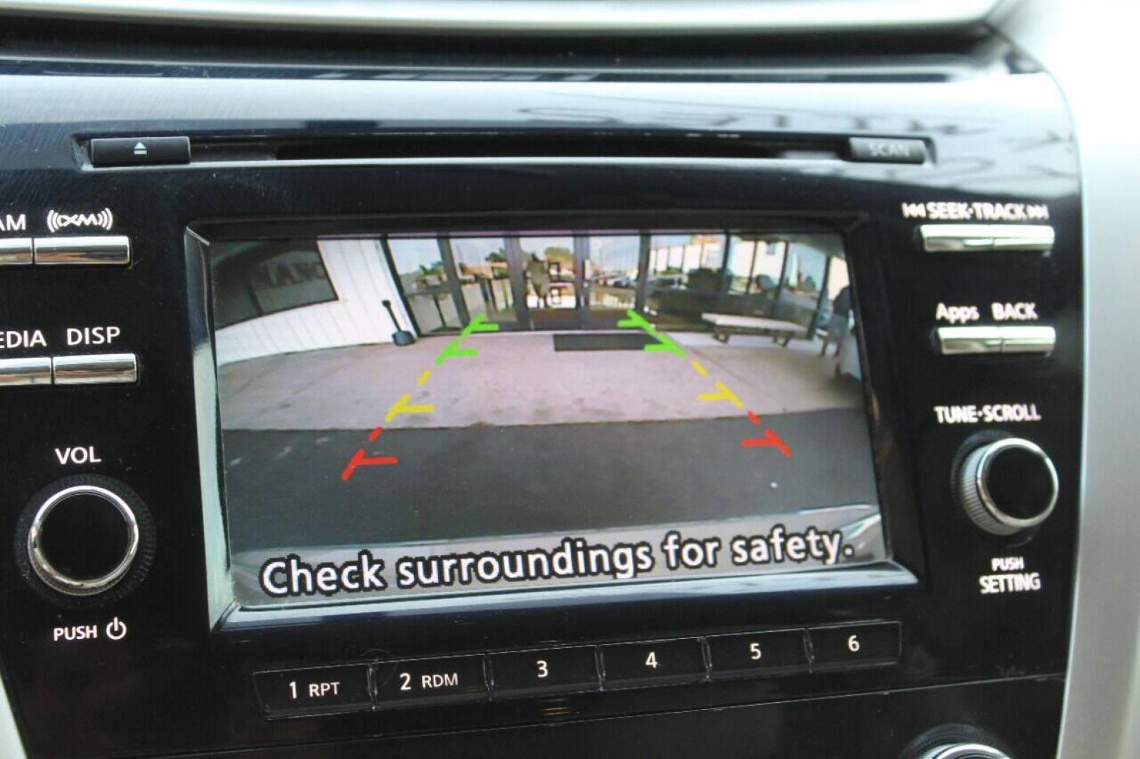 2015 White Nissan Murano Platinum FWD (5N1AZ2MG3FN) with an 3.5L V6 DOHC 24V engine, Continuously Variable Transmission transmission, located at 4301 NW 39th , Oklahoma City, OK, 73112, (405) 949-5600, 35.512135, -97.598671 - NO DRIVERS LICENCE NO-FULL COVERAGE INSURANCE-NO CREDIT CHECK. COME ON OVER TO SUPERSPORTS AND TAKE A LOOK AND TEST DRIVE PLEASE GIVE US A CALL AT (405) 949-5600. NO LICENSIA DE MANEJAR- NO SEGURO DE COBERTURA TOTAL- NO VERIFICACCION DE CREDITO. POR FAVOR VENGAN A SUPERSPORTS, ECHE UN V - Photo#18