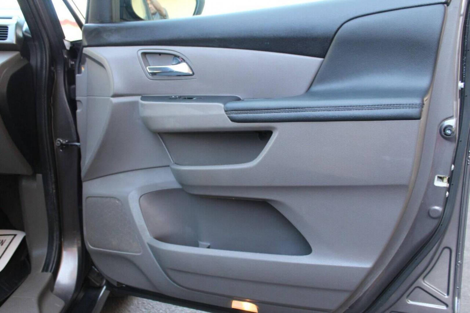 2016 Gray Honda Odyssey EX-L (5FNRL5H64GB) with an 3.5L V6 SOHC 24V engine, 6A transmission, located at 4301 NW 39th , Oklahoma City, OK, 73112, (405) 949-5600, 35.512135, -97.598671 - NO DRIVERS LICENSE NO-FULL COVERAGE INSURANCE-NO CREDIT CHECK. COME ON OVER TO SUPERSPORTS AND TAKE A LOOK AND TEST DRIVE. PLEASE GIVE US A CALL AT (405) 949-5600. NO LICENSIA DE MANEJAR- NO SEGURO DE COBERTURA TOTAL- NO VERIFICACCION DE CREDITO. POR FAVOR VENGAN A SUPERSPORTS, ECHE UN - Photo#9