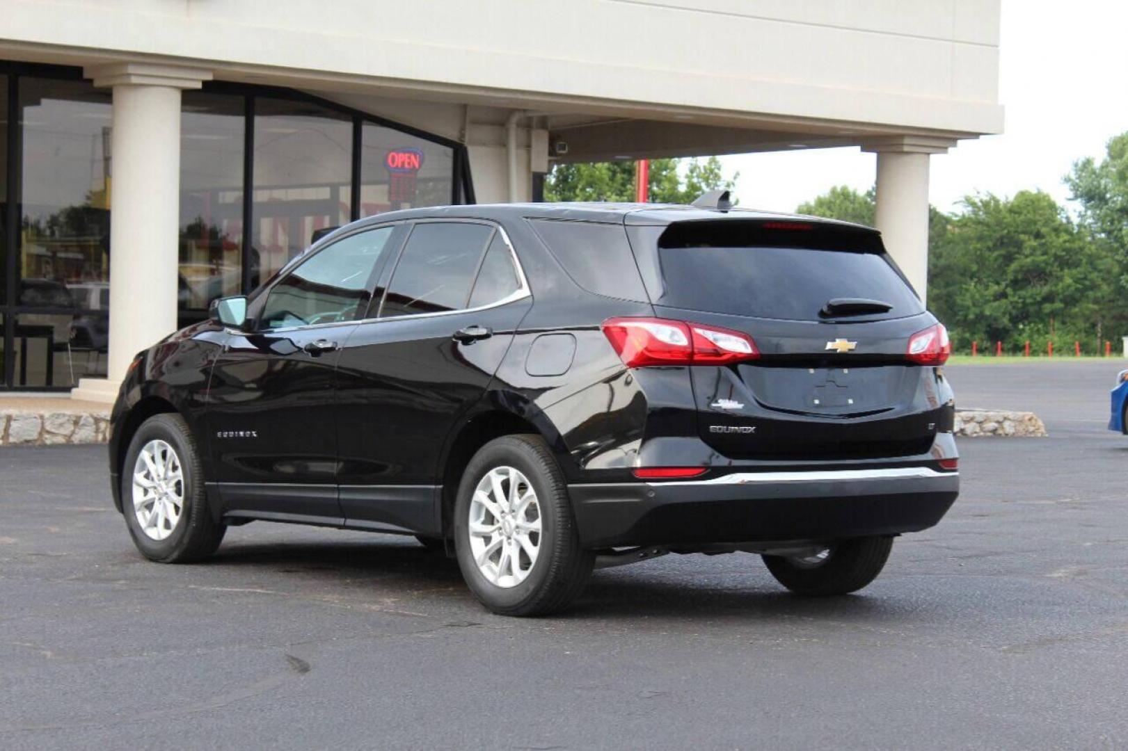 2020 Black Chevrolet Equinox LT 1.5 2WD (2GNAXKEV9L6) with an 1.5L L4 DIR DOHC 16V TURBO engine, 6A transmission, located at 4301 NW 39th , Oklahoma City, OK, 73112, (405) 949-5600, 35.512135, -97.598671 - NO DRIVERS LICENCE NO-FULL COVERAGE INSURANCE-NO CREDIT CHECK. COME ON OVER TO SUPERSPORTS AND TAKE A LOOK AND TEST DRIVE. PLEASE GIVE US A CALL AT (405) 949-5600. NO LICENSIA DE MANEJAR- NO SEGURO DE COBERTURA TOTAL- NO VERIFICACCION DE CREDITO. POR FAVOR VENGAN A SUPERSPORTS, ECHE UN - Photo#5