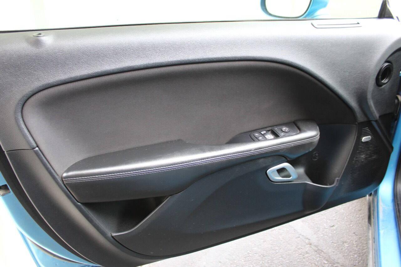 2016 Blue Dodge Challenger R/T Plus (2C3CDZBT4GH) with an 5.7L V8 OHV 16V engine, Manual 6-Speed transmission, located at 4301 NW 39th , Oklahoma City, OK, 73112, (405) 949-5600, 35.512135, -97.598671 - NO DRIVERS LICENCE -NO FULL COVERAGE INSURANCE - NO CREDIT CHECK. COME ON OVER TO SUPERSPORTS, TAKE A LOOK AND TEST DRIVE. PLEASE GIVE US A CALL AT (405) 949-5600. NO LICENCIA DE CONDUCIR - NO SEGURO DE COBERTURA TOTAL - NO VERIFICACION DE CREDITO. VISITENOS EN SUPERSPORTS, MIRE N - Photo#12