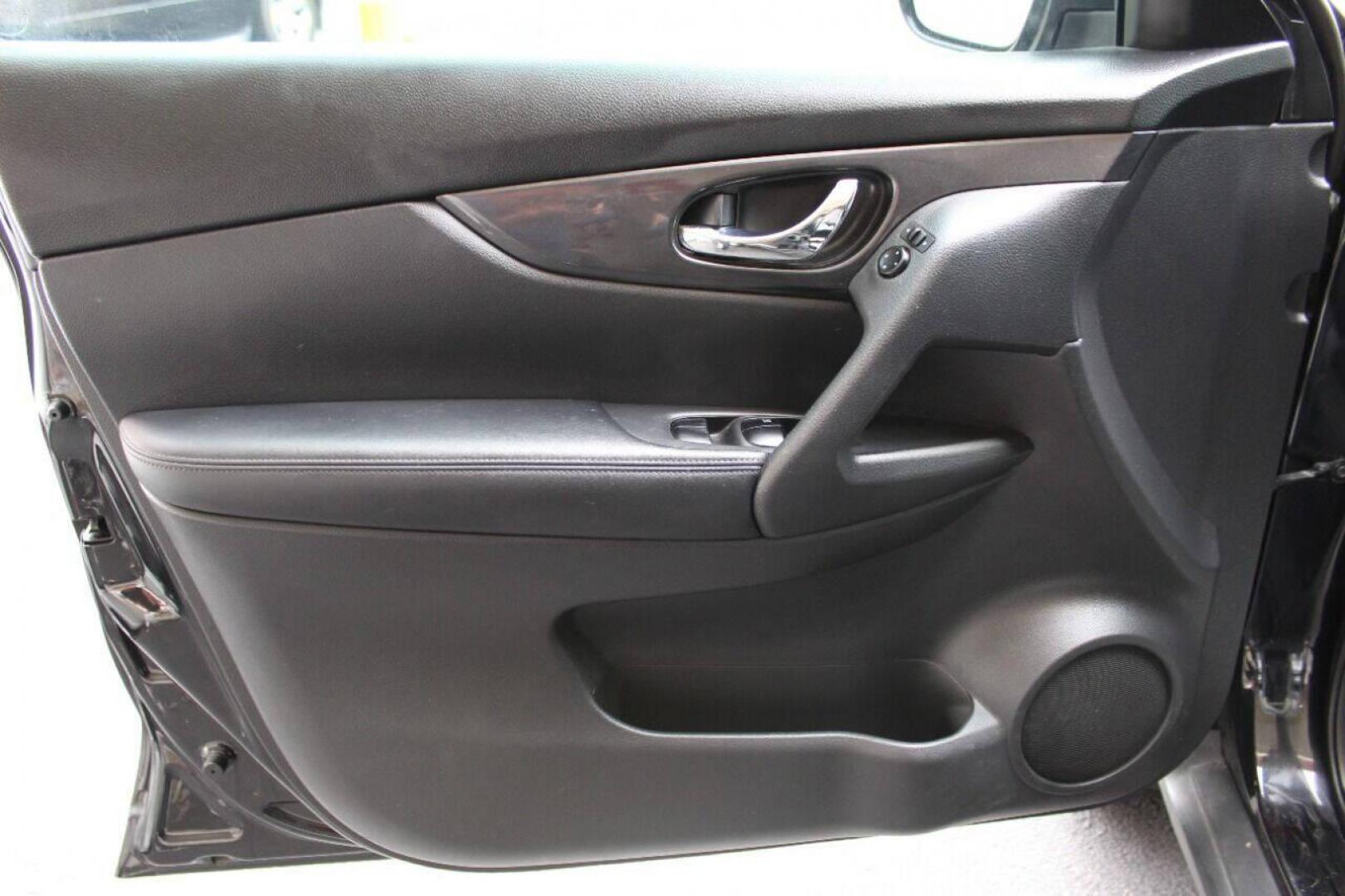 2018 Black Nissan Rogue S AWD (KNMAT2MV1JP) with an 2.5L L4 DOHC 16V engine, CVT transmission, located at 4301 NW 39th , Oklahoma City, OK, 73112, (405) 949-5600, 35.512135, -97.598671 - NO DRIVERS LICENCE NO-FULL COVERAGE INSURANCE-NO CREDIT CHECK. COME ON OVER TO SUPERSPORTS AND TAKE A LOOK AND TEST DRIVE. PLEASE GIVE US A CALL AT (405) 949-5600. NO LICENSIA DE MANEJAR- NO SEGURO DE COBERTURA TOTAL- NO VERIFICACCION DE CREDITO. POR FAVOR VENGAN A SUPERSPORTS, ECHE UN - Photo#15