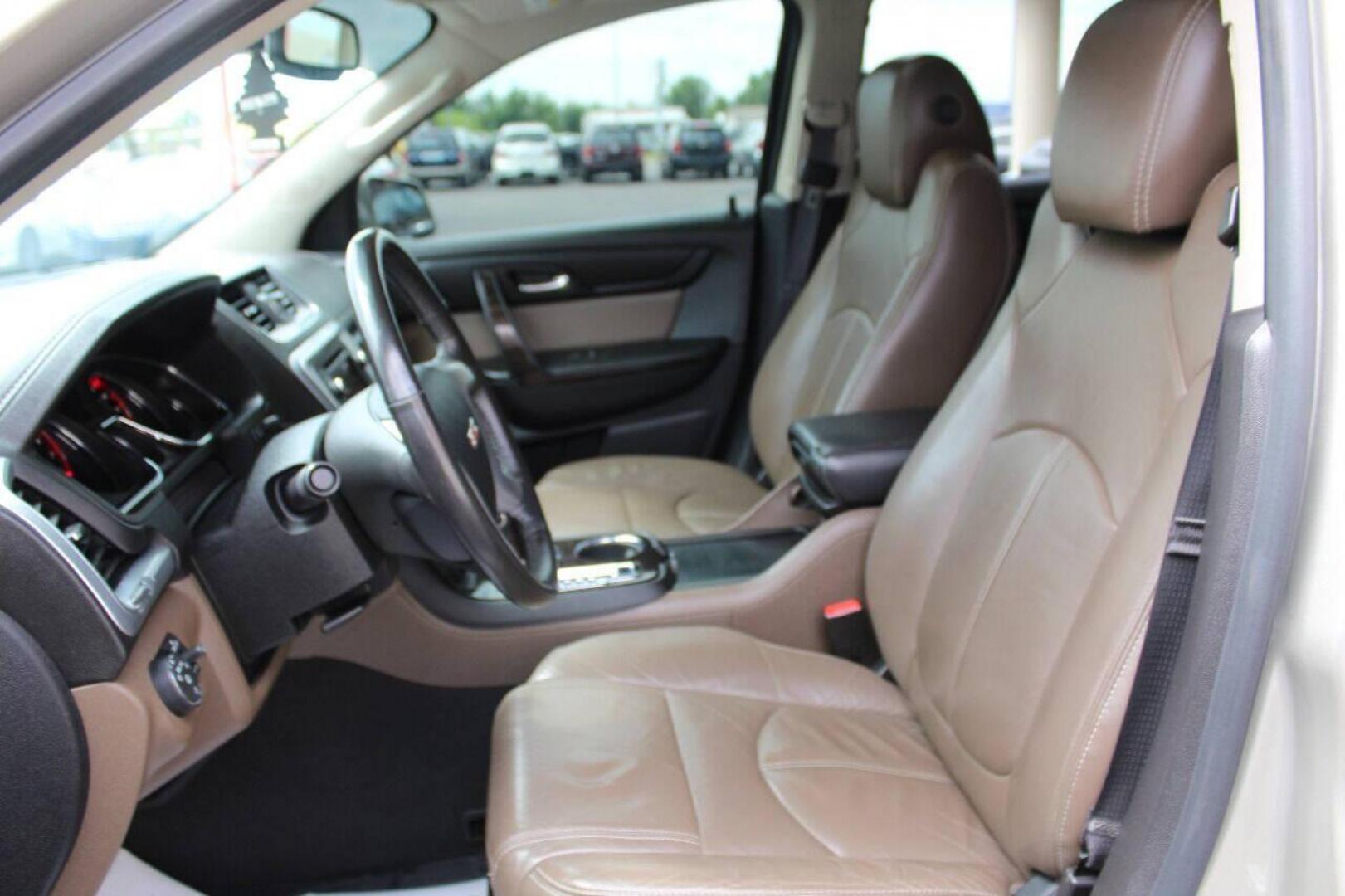 2017 Tan GMC Acadia SLT-2 FWD (1GKKRSKD8HJ) with an 3.6L V6 DOHC 24V engine, 6A transmission, located at 4301 NW 39th , Oklahoma City, OK, 73112, (405) 949-5600, 35.512135, -97.598671 - NO DRIVERS LICENCE NO - FULL COVERAGE INSURANCE - NO CREDIT CHECK. COME ON OVER TO SUPERSPORTS AND TAKE A LOOK AND TEST DRIVE . PLEASE GIVE US A CALL AT (405) 949-5600. NO LICENCIA DE MANEJAR - NO SEGURO DE COBERTURA TOTAL - NO VERIFICACION DE CREDITO. POR FAVOR VENGAN A SUPERSPORTS, EC - Photo#18