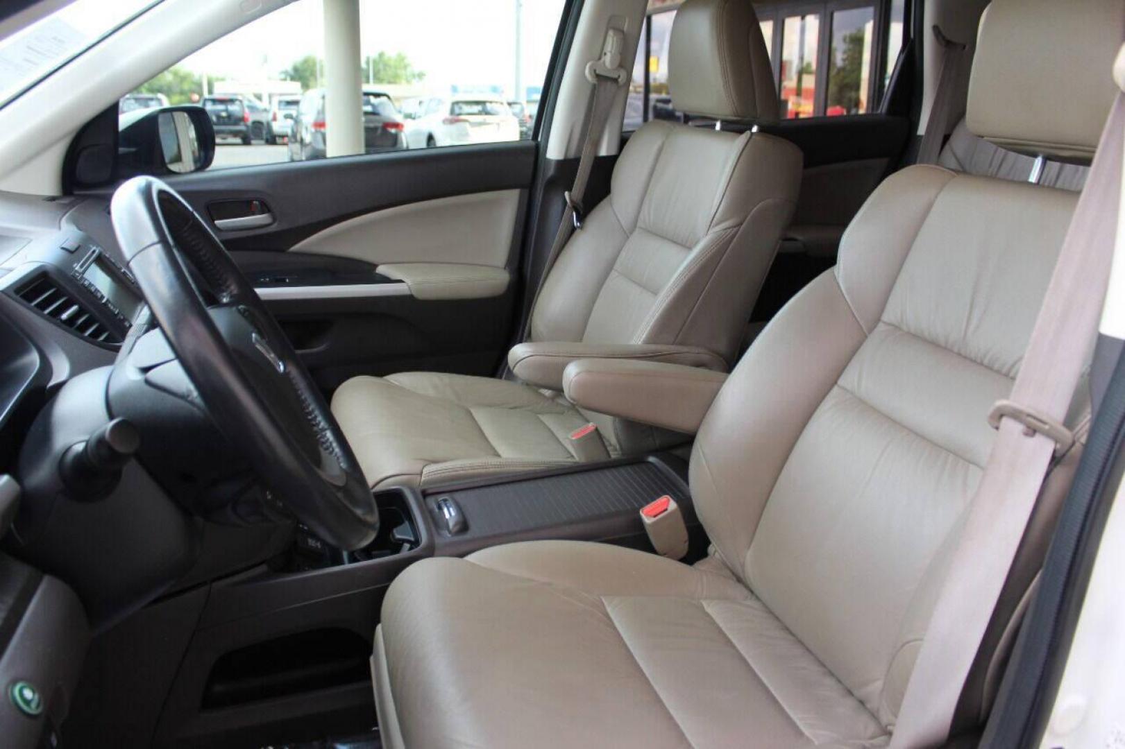 2014 Off White Honda CR-V EX-L 2WD 5-Speed AT (5J6RM3H7XEL) with an 2.4L L4 DOHC 16V engine, 5-Speed Automatic transmission, located at 4301 NW 39th , Oklahoma City, OK, 73112, (405) 949-5600, 35.512135, -97.598671 - Photo#17
