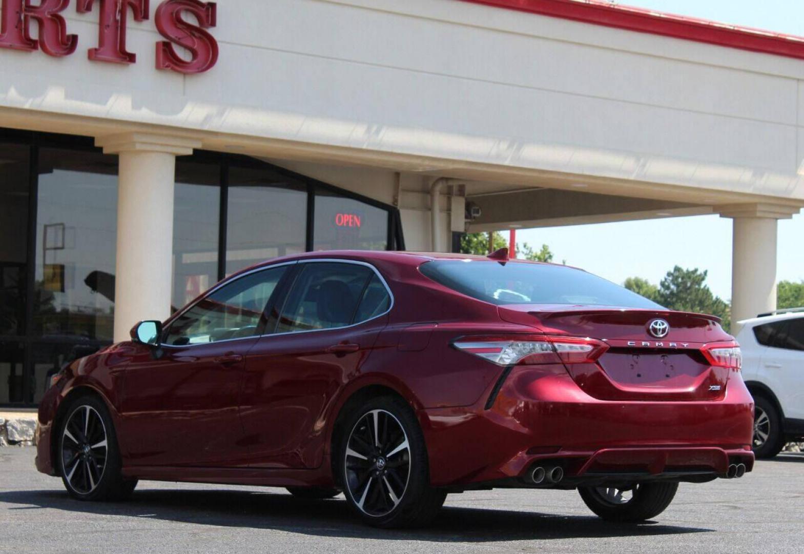 2018 Maroon Toyota Camry XSE (4T1B61HK5JU) with an 2.5L L4 DOHC 16V engine, 8A transmission, located at 4301 NW 39th , Oklahoma City, OK, 73112, (405) 949-5600, 35.512135, -97.598671 - NO DRIVERS LICENCE NO-FULL COVERAGE INSURANCE-NO CREDIT CHECK. COME ON OVER TO SUPERSPORTS AND TAKE A LOOK AND TEST DRIVE. PLEASE GIVE US A CALL AT (405) 949-5600. NO LICENSIA DE MANEJAR- NO SEGURO DE COBERTURA TOTAL- NO VERIFICACCION DE CREDITO. POR FAVOR VENGAN A SUPERSPORTS, ECHE UN - Photo#5