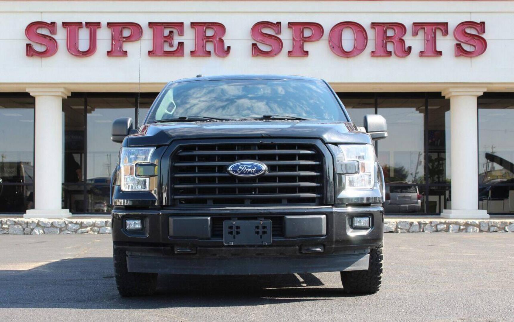2017 Black Ford F-150 XLT SuperCrew 6.5-ft. Bed 4WD (1FTEW1EG2HF) with an 3.5L V6 TURBO engine, 6A transmission, located at 4301 NW 39th , Oklahoma City, OK, 73112, (405) 949-5600, 35.512135, -97.598671 - NO DRIVERS LICENCE NO-FULL COVERAGE INSURANCE-NO CREDIT CHECK. COME ON OVER TO SUPERSPORTS AND TAKE A LOOK AND TEST DRIVE. PLEASE GIVE US A CALL AT (405) 949-5600. NO LICENSIA DE MANEJAR- NO SEGURO DE COBERTURA TOTAL- NO VERIFICACCION DE CREDITO. POR FAVOR VENGAN A SUPERSPORTS, ECHE UN - Photo#2