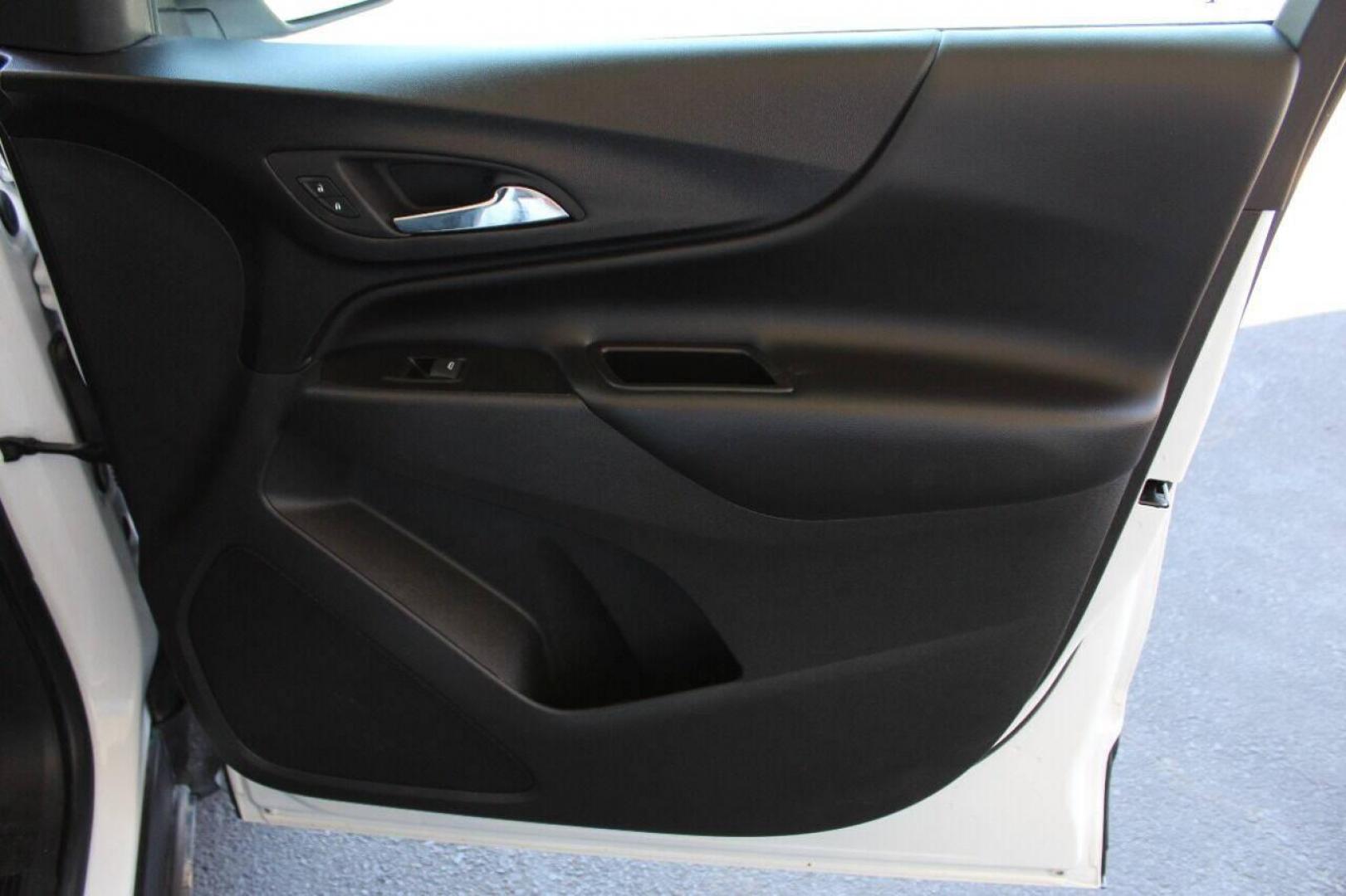 2020 White Chevrolet Equinox LT AWD (3GNAXUEVXLS) with an 1.5L L4 DOHC 16V TURBO engine, 6A transmission, located at 4301 NW 39th , Oklahoma City, OK, 73112, (405) 949-5600, 35.512135, -97.598671 - NO DRIVERS LICENCE -NO FULL COVERAGE INSURANCE - NO CREDIT CHECK. COME ON OVER TO SUPERSPORTS, TAKE A LOOK AND TEST DRIVE. PLEASE GIVE US A CALL AT (405) 949-5600. NO LICENCIA DE CONDUCIR - NO SEGURO DE COBERTURA TOTAL - NO VERIFICACION DE CREDITO. VISITENOS EN SUPERSPORTS, MIRE NUESTRO - Photo#8