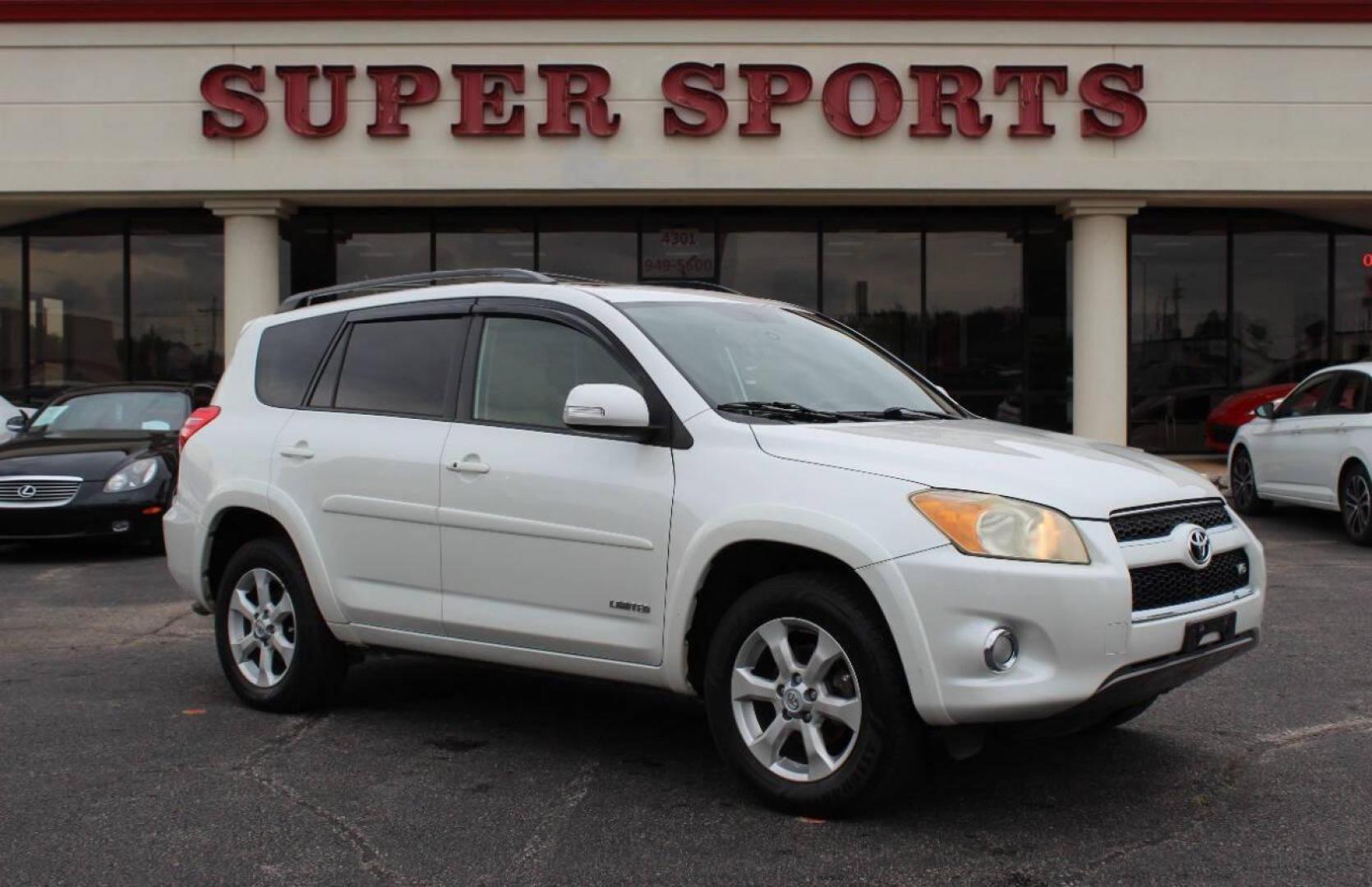 2009 White Toyota RAV4 Limited V6 2WD (JTMZK31V895) with an 3.5L V6 DOHC 24V engine, 5-Speed Automatic Overdrive transmission, located at 4301 NW 39th , Oklahoma City, OK, 73112, (405) 949-5600, 35.512135, -97.598671 - NO DRIVERS LICENCE -NO FULL COVERAGE INSURANCE - NO CREDIT CHECK. COME ON OVER TO SUPERSPORTS, TAKE A LOOK AND TEST DRIVE. PLEASE GIVE US A CALL AT (405) 949-5600. NO LICENCIA DE CONDUCIR - NO SEGURO DE COBERTURA TOTAL - NO VERIFICACION DE CREDITO. VISITENOS EN SUPERSPORTS, MIRE NUESTRO - Photo#2