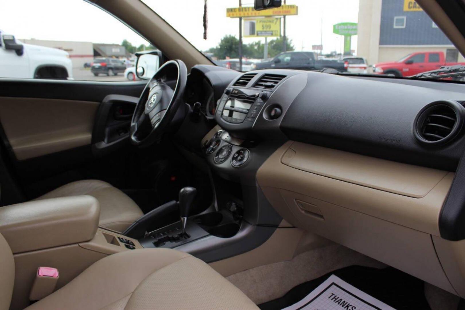 2009 White Toyota RAV4 Limited V6 2WD (JTMZK31V895) with an 3.5L V6 DOHC 24V engine, 5-Speed Automatic Overdrive transmission, located at 4301 NW 39th , Oklahoma City, OK, 73112, (405) 949-5600, 35.512135, -97.598671 - NO DRIVERS LICENCE -NO FULL COVERAGE INSURANCE - NO CREDIT CHECK. COME ON OVER TO SUPERSPORTS, TAKE A LOOK AND TEST DRIVE. PLEASE GIVE US A CALL AT (405) 949-5600. NO LICENCIA DE CONDUCIR - NO SEGURO DE COBERTURA TOTAL - NO VERIFICACION DE CREDITO. VISITENOS EN SUPERSPORTS, MIRE NUESTRO - Photo#9