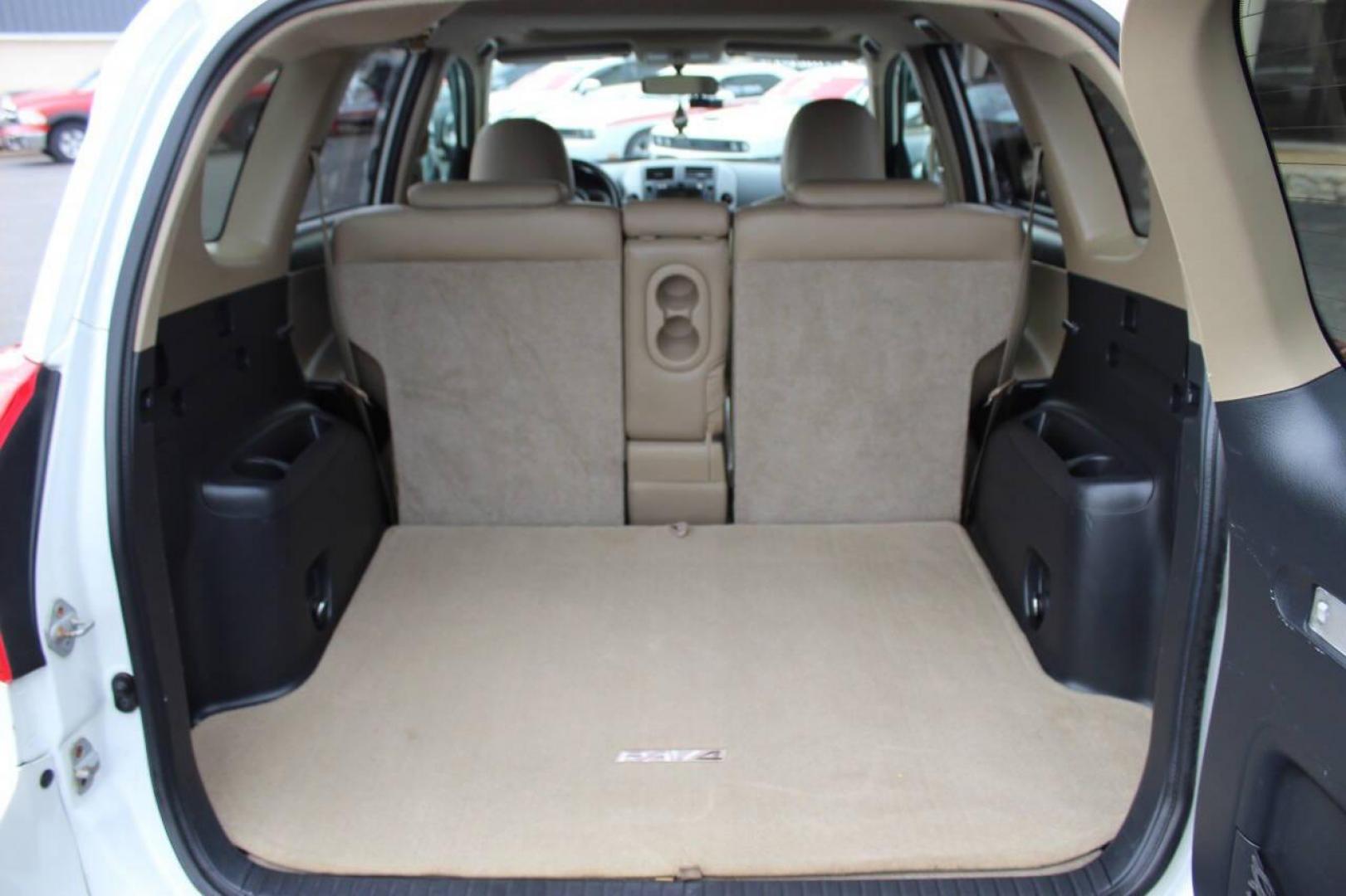 2009 White Toyota RAV4 Limited V6 2WD (JTMZK31V895) with an 3.5L V6 DOHC 24V engine, 5-Speed Automatic Overdrive transmission, located at 4301 NW 39th , Oklahoma City, OK, 73112, (405) 949-5600, 35.512135, -97.598671 - NO DRIVERS LICENCE -NO FULL COVERAGE INSURANCE - NO CREDIT CHECK. COME ON OVER TO SUPERSPORTS, TAKE A LOOK AND TEST DRIVE. PLEASE GIVE US A CALL AT (405) 949-5600. NO LICENCIA DE CONDUCIR - NO SEGURO DE COBERTURA TOTAL - NO VERIFICACION DE CREDITO. VISITENOS EN SUPERSPORTS, MIRE NUESTRO - Photo#13