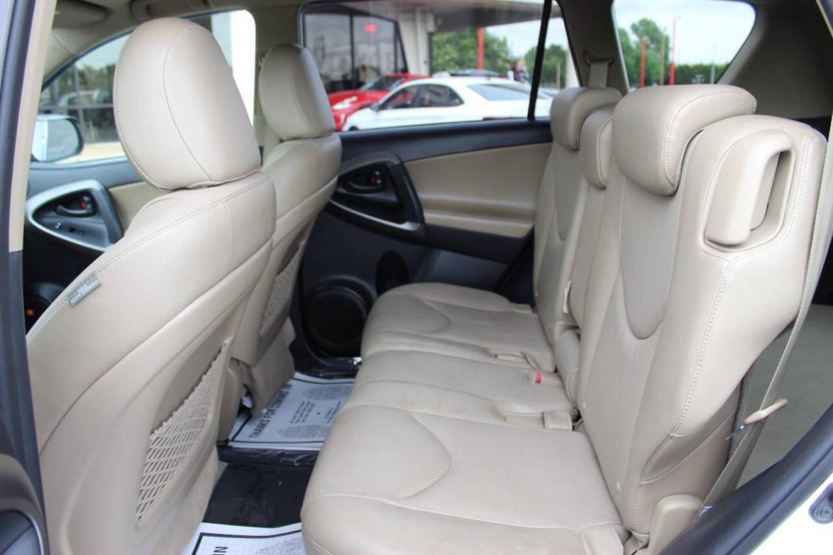 2009 White Toyota RAV4 Limited V6 2WD (JTMZK31V895) with an 3.5L V6 DOHC 24V engine, 5-Speed Automatic Overdrive transmission, located at 4301 NW 39th , Oklahoma City, OK, 73112, (405) 949-5600, 35.512135, -97.598671 - NO DRIVERS LICENCE -NO FULL COVERAGE INSURANCE - NO CREDIT CHECK. COME ON OVER TO SUPERSPORTS, TAKE A LOOK AND TEST DRIVE. PLEASE GIVE US A CALL AT (405) 949-5600. NO LICENCIA DE CONDUCIR - NO SEGURO DE COBERTURA TOTAL - NO VERIFICACION DE CREDITO. VISITENOS EN SUPERSPORTS, MIRE NUESTRO - Photo#14