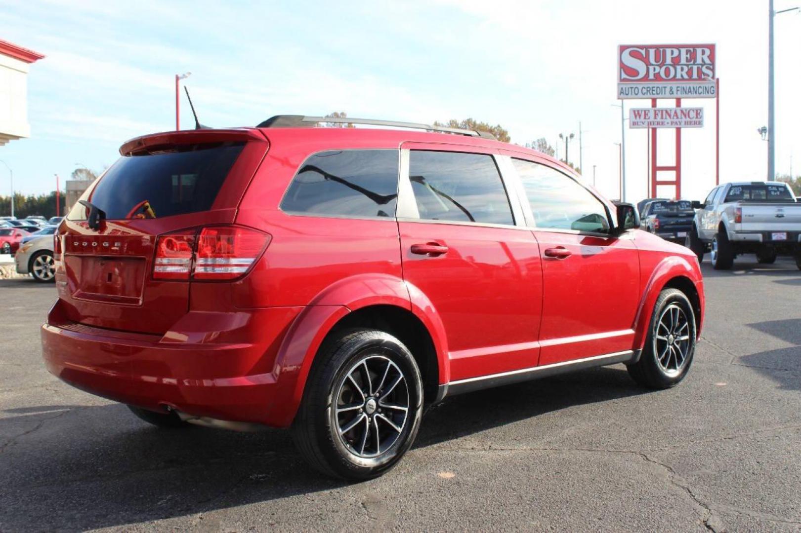 2018 Red Dodge Journey SE (3C4PDCAB3JT) with an 2.4L L4 DOHC 16V engine, 4A transmission, located at 4301 NW 39th , Oklahoma City, OK, 73112, (405) 949-5600, 35.512135, -97.598671 - NO DRIVERS LICENCE -NO FULL COVERAGE INSURANCE - NO CREDIT CHECK. COME ON OVER TO SUPERSPORTS, TAKE A LOOK AND TEST DRIVE. PLEASE GIVE US A CALL AT (405) 949-5600. NO LICENCIA DE CONDUCIR - NO SEGURO DE COBERTURA TOTAL - NO VERIFICACION DE CREDITO. VISITENOS EN SUPERSPORTS, MIRE NUESTRO - Photo#3