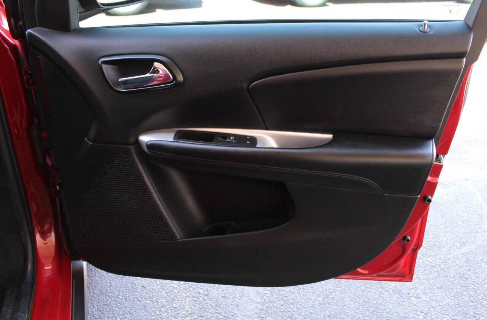 2018 Red Dodge Journey SE (3C4PDCAB3JT) with an 2.4L L4 DOHC 16V engine, 4A transmission, located at 4301 NW 39th , Oklahoma City, OK, 73112, (405) 949-5600, 35.512135, -97.598671 - NO DRIVERS LICENCE -NO FULL COVERAGE INSURANCE - NO CREDIT CHECK. COME ON OVER TO SUPERSPORTS, TAKE A LOOK AND TEST DRIVE. PLEASE GIVE US A CALL AT (405) 949-5600. NO LICENCIA DE CONDUCIR - NO SEGURO DE COBERTURA TOTAL - NO VERIFICACION DE CREDITO. VISITENOS EN SUPERSPORTS, MIRE NUESTRO - Photo#8