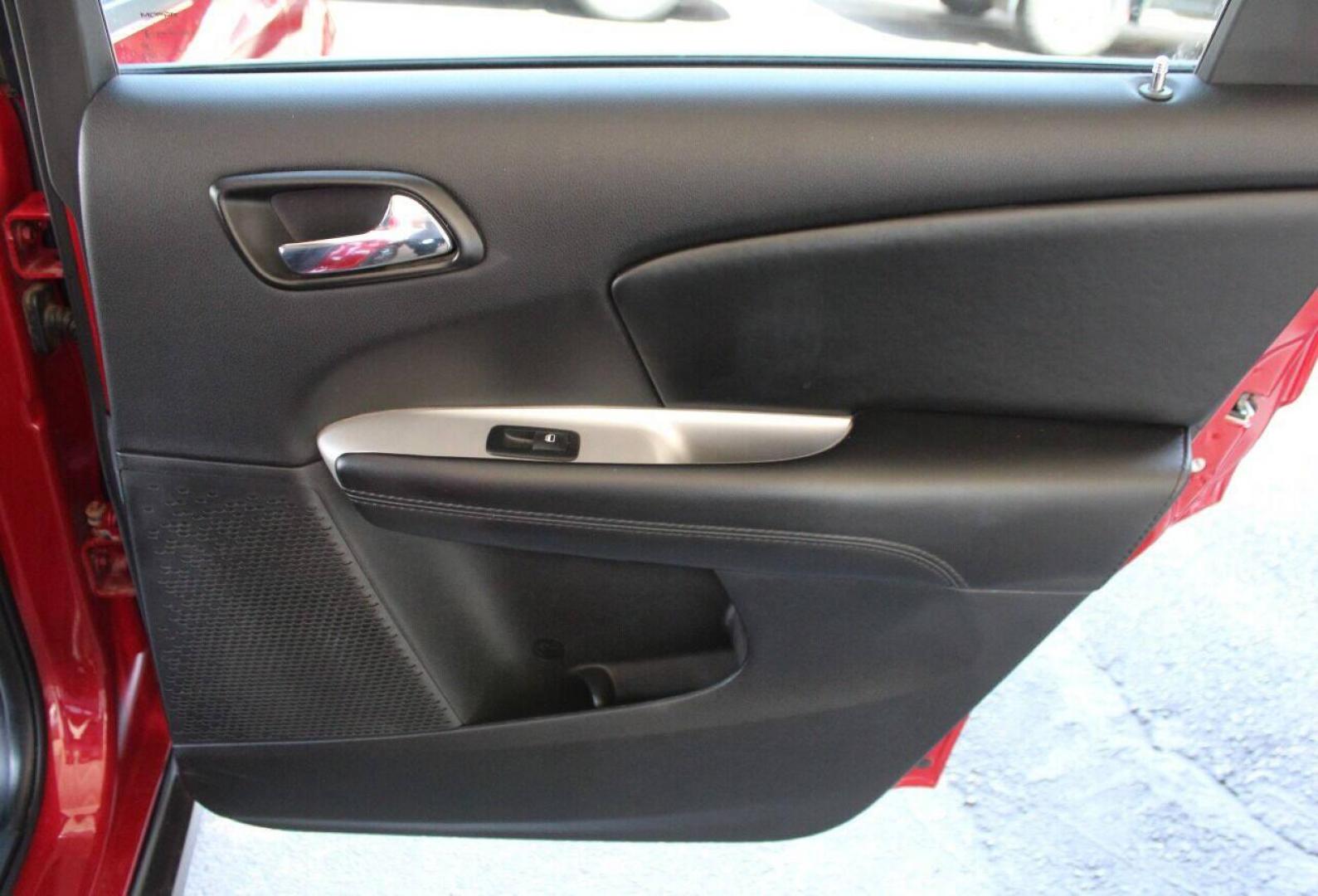 2018 Red Dodge Journey SE (3C4PDCAB3JT) with an 2.4L L4 DOHC 16V engine, 4A transmission, located at 4301 NW 39th , Oklahoma City, OK, 73112, (405) 949-5600, 35.512135, -97.598671 - NO DRIVERS LICENCE -NO FULL COVERAGE INSURANCE - NO CREDIT CHECK. COME ON OVER TO SUPERSPORTS, TAKE A LOOK AND TEST DRIVE. PLEASE GIVE US A CALL AT (405) 949-5600. NO LICENCIA DE CONDUCIR - NO SEGURO DE COBERTURA TOTAL - NO VERIFICACION DE CREDITO. VISITENOS EN SUPERSPORTS, MIRE NUESTRO - Photo#10