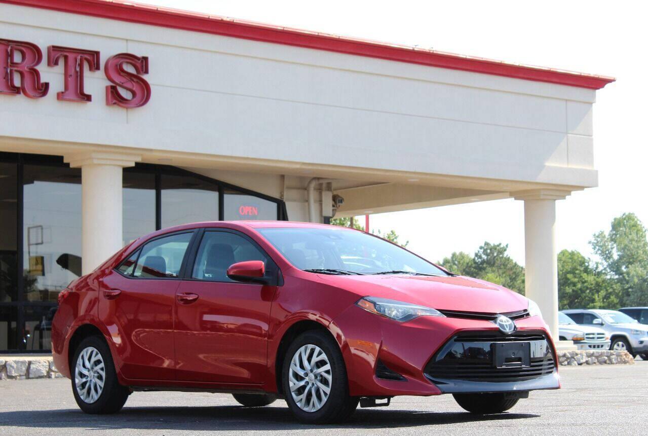 2018 Red Toyota Corolla XLE CVT (2T1BURHE7JC) with an 1.8L L4 DOHC 16V engine, CVT transmission, located at 4301 NW 39th , Oklahoma City, OK, 73112, (405) 949-5600, 35.512135, -97.598671 - NO DRIVERS LICENCE -NO FULL COVERAGE INSURANCE - NO CREDIT CHECK. COME ON OVER TO SUPERSPORTS, TAKE A LOOK AND TEST DRIVE. PLEASE GIVE US A CALL AT (405) 949-5600. NO LICENCIA DE CONDUCIR - NO SEGURO DE COBERTURA TOTAL - NO VERIFICACION DE CREDITO. VISITENOS EN SUPERSPORTS, MIRE NUESTRO - Photo#0