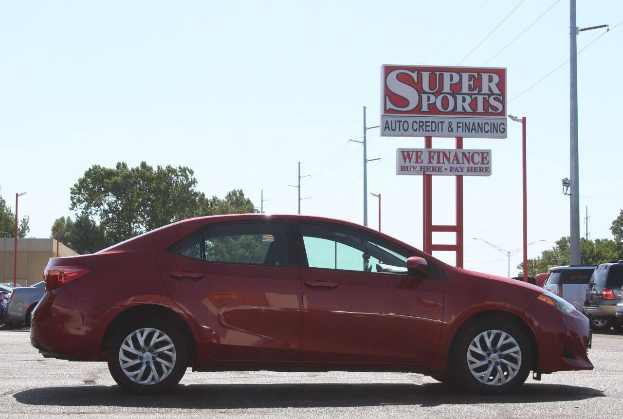 2018 Red Toyota Corolla XLE CVT (2T1BURHE7JC) with an 1.8L L4 DOHC 16V engine, CVT transmission, located at 4301 NW 39th , Oklahoma City, OK, 73112, (405) 949-5600, 35.512135, -97.598671 - NO DRIVERS LICENCE -NO FULL COVERAGE INSURANCE - NO CREDIT CHECK. COME ON OVER TO SUPERSPORTS, TAKE A LOOK AND TEST DRIVE. PLEASE GIVE US A CALL AT (405) 949-5600. NO LICENCIA DE CONDUCIR - NO SEGURO DE COBERTURA TOTAL - NO VERIFICACION DE CREDITO. VISITENOS EN SUPERSPORTS, MIRE NUESTRO - Photo#3