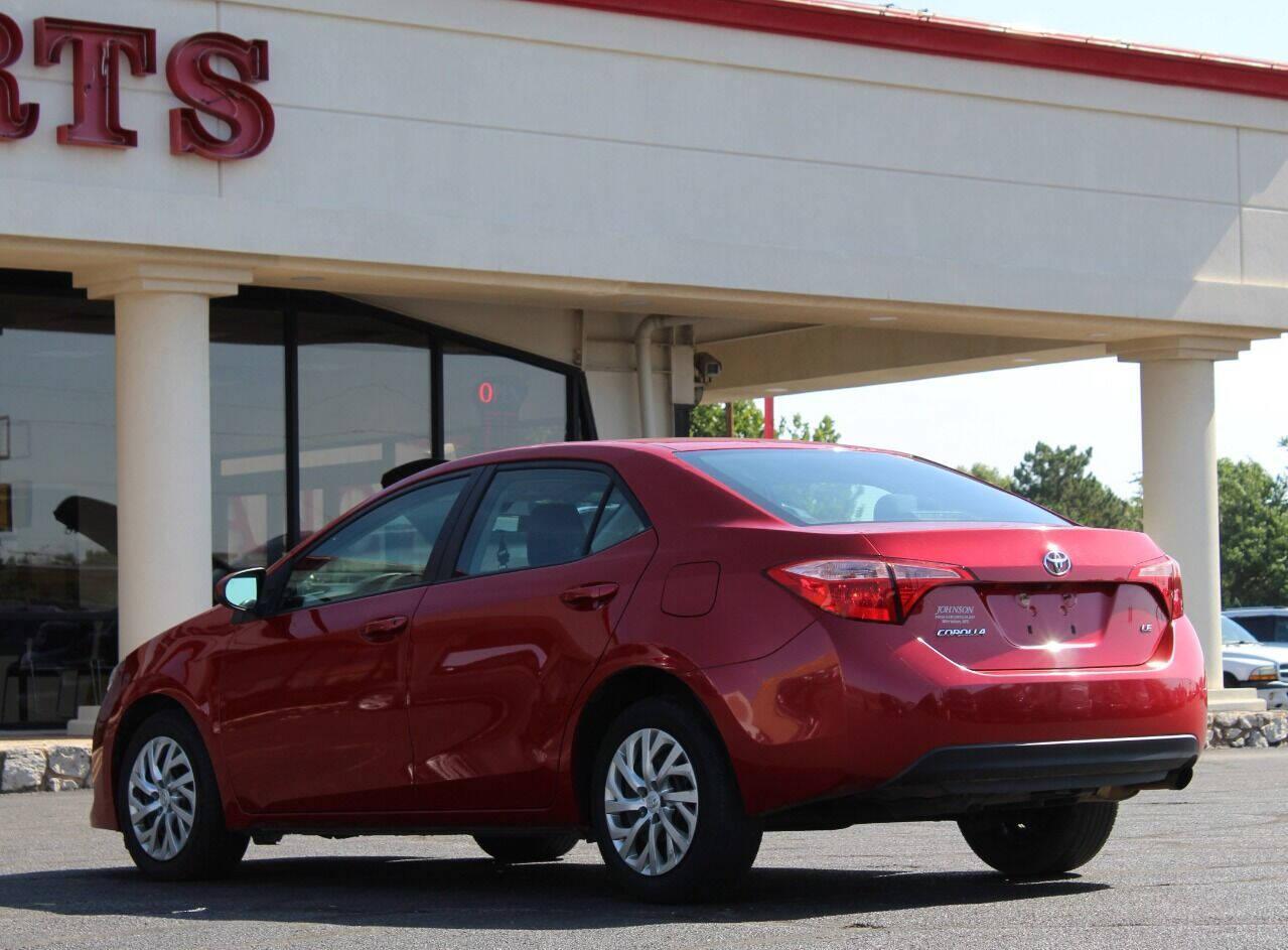 2018 Red Toyota Corolla XLE CVT (2T1BURHE7JC) with an 1.8L L4 DOHC 16V engine, CVT transmission, located at 4301 NW 39th , Oklahoma City, OK, 73112, (405) 949-5600, 35.512135, -97.598671 - NO DRIVERS LICENCE -NO FULL COVERAGE INSURANCE - NO CREDIT CHECK. COME ON OVER TO SUPERSPORTS, TAKE A LOOK AND TEST DRIVE. PLEASE GIVE US A CALL AT (405) 949-5600. NO LICENCIA DE CONDUCIR - NO SEGURO DE COBERTURA TOTAL - NO VERIFICACION DE CREDITO. VISITENOS EN SUPERSPORTS, MIRE NUESTRO - Photo#5