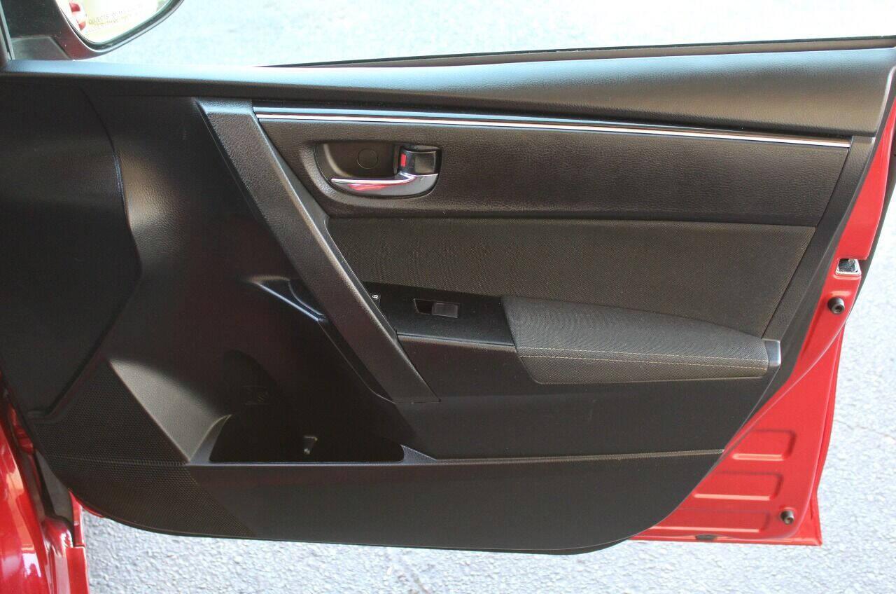 2018 Red Toyota Corolla XLE CVT (2T1BURHE7JC) with an 1.8L L4 DOHC 16V engine, CVT transmission, located at 4301 NW 39th , Oklahoma City, OK, 73112, (405) 949-5600, 35.512135, -97.598671 - NO DRIVERS LICENCE -NO FULL COVERAGE INSURANCE - NO CREDIT CHECK. COME ON OVER TO SUPERSPORTS, TAKE A LOOK AND TEST DRIVE. PLEASE GIVE US A CALL AT (405) 949-5600. NO LICENCIA DE CONDUCIR - NO SEGURO DE COBERTURA TOTAL - NO VERIFICACION DE CREDITO. VISITENOS EN SUPERSPORTS, MIRE NUESTRO - Photo#8