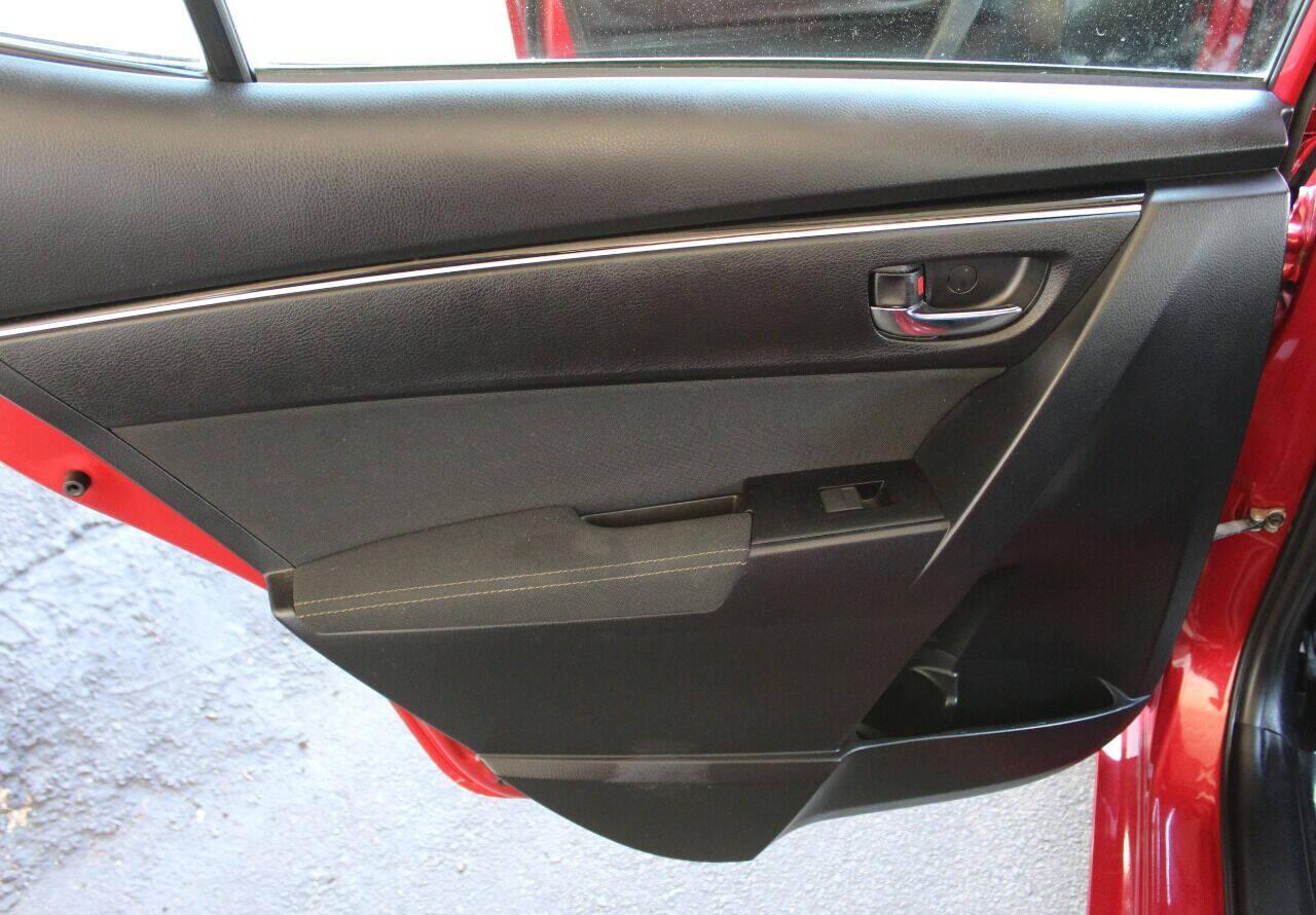 2018 Red Toyota Corolla XLE CVT (2T1BURHE7JC) with an 1.8L L4 DOHC 16V engine, CVT transmission, located at 4301 NW 39th , Oklahoma City, OK, 73112, (405) 949-5600, 35.512135, -97.598671 - NO DRIVERS LICENCE -NO FULL COVERAGE INSURANCE - NO CREDIT CHECK. COME ON OVER TO SUPERSPORTS, TAKE A LOOK AND TEST DRIVE. PLEASE GIVE US A CALL AT (405) 949-5600. NO LICENCIA DE CONDUCIR - NO SEGURO DE COBERTURA TOTAL - NO VERIFICACION DE CREDITO. VISITENOS EN SUPERSPORTS, MIRE NUESTRO - Photo#12