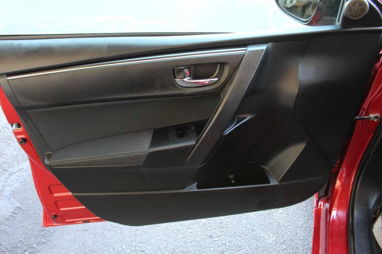 2018 Red Toyota Corolla XLE CVT (2T1BURHE7JC) with an 1.8L L4 DOHC 16V engine, CVT transmission, located at 4301 NW 39th , Oklahoma City, OK, 73112, (405) 949-5600, 35.512135, -97.598671 - NO DRIVERS LICENCE -NO FULL COVERAGE INSURANCE - NO CREDIT CHECK. COME ON OVER TO SUPERSPORTS, TAKE A LOOK AND TEST DRIVE. PLEASE GIVE US A CALL AT (405) 949-5600. NO LICENCIA DE CONDUCIR - NO SEGURO DE COBERTURA TOTAL - NO VERIFICACION DE CREDITO. VISITENOS EN SUPERSPORTS, MIRE NUESTRO - Photo#14