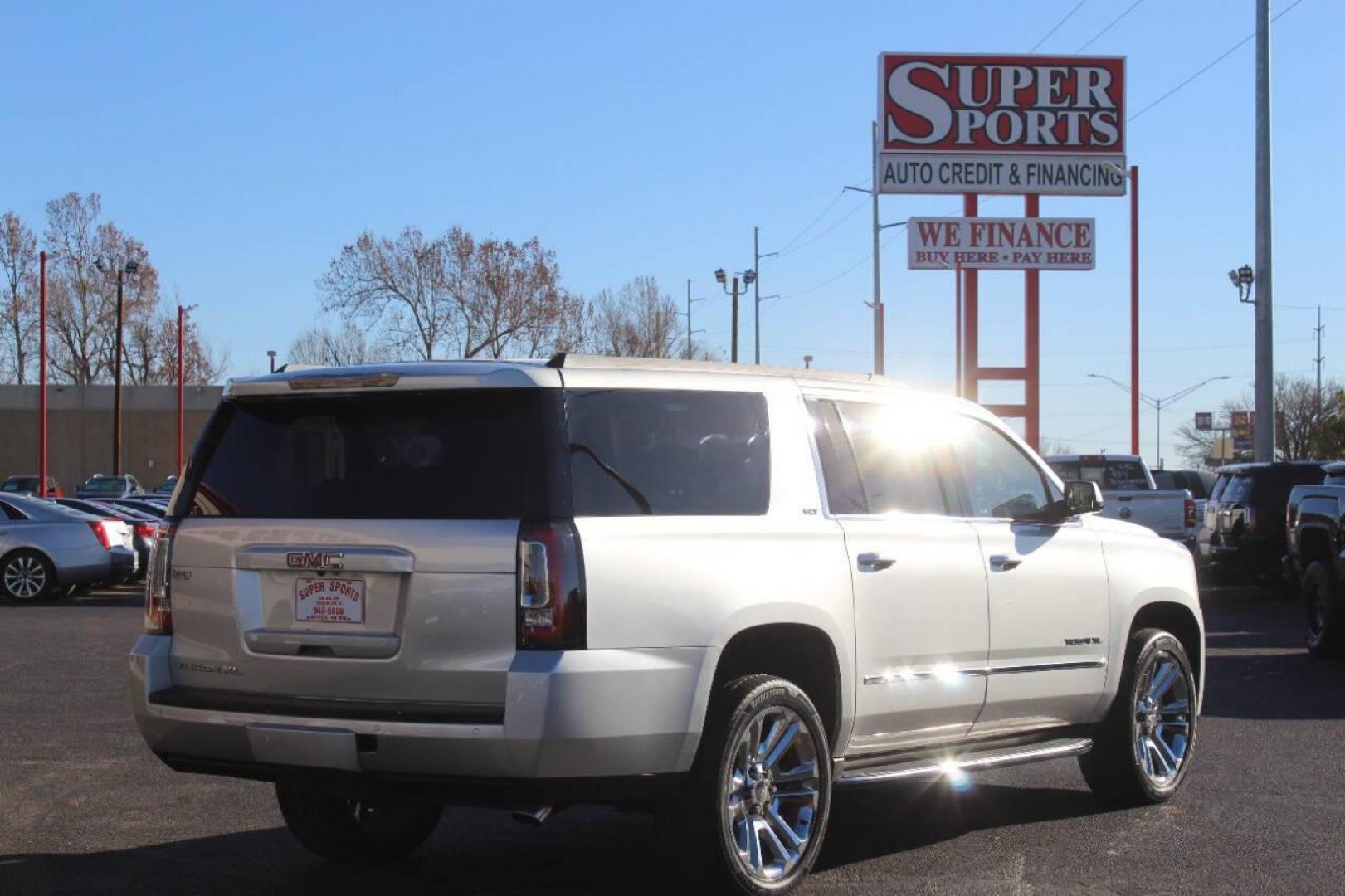 2020 Silver GMC Yukon XL SLT 2WD (1GKS1GKC7LR) with an 5.3L V8 OHV 16V engine, 6A transmission, located at 4301 NW 39th , Oklahoma City, OK, 73112, (405) 949-5600, 35.512135, -97.598671 - NO DRIVERS LICENCE NO-FULL COVERAGE INSURANCE-NO CREDIT CHECK. COME ON OVER TO SUPERSPORTS AND TAKE A LOOK AND TEST DRIVE. PLEASE GIVE US A CALL AT (405) 949-5600. NO LICENSIA DE MANEJAR- NO SEGURO DE COBERTURA TOTAL- NO VERIFICACCION DE CREDITO. POR FAVOR VENGAN A SUPERSPORTS, ECHE UN - Photo#4