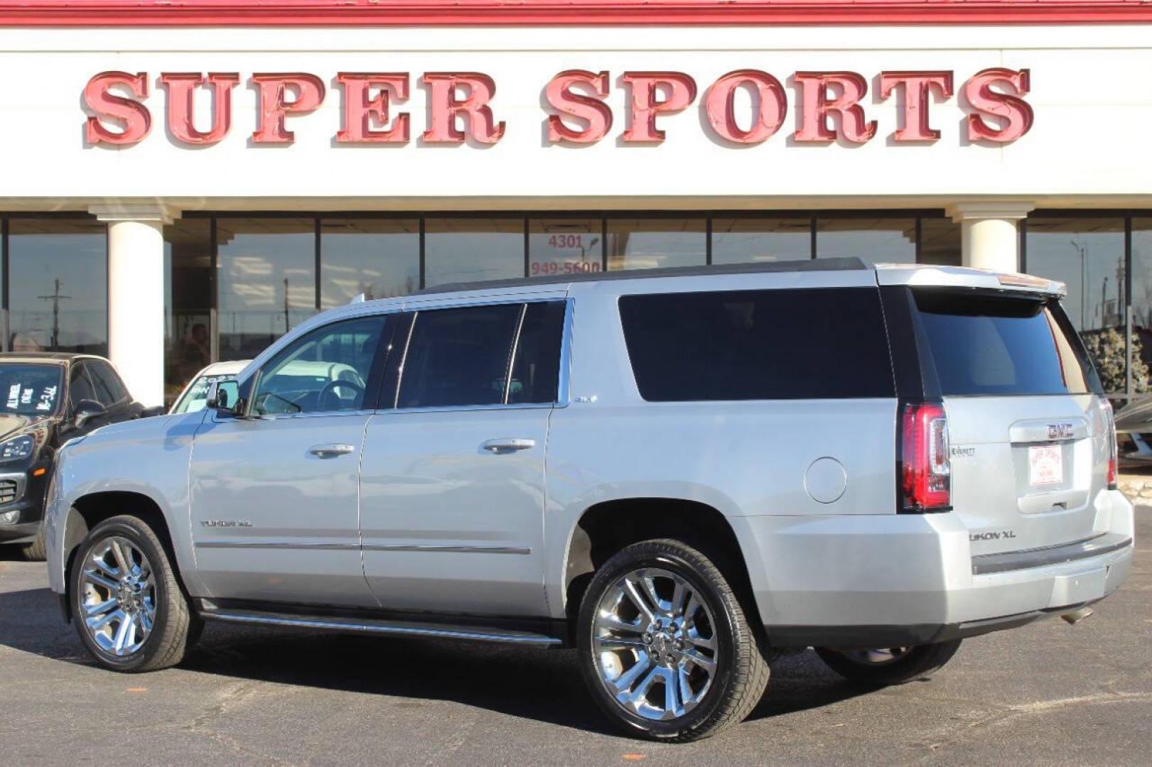 2020 Silver GMC Yukon XL SLT 2WD (1GKS1GKC7LR) with an 5.3L V8 OHV 16V engine, 6A transmission, located at 4301 NW 39th , Oklahoma City, OK, 73112, (405) 949-5600, 35.512135, -97.598671 - NO DRIVERS LICENCE NO-FULL COVERAGE INSURANCE-NO CREDIT CHECK. COME ON OVER TO SUPERSPORTS AND TAKE A LOOK AND TEST DRIVE. PLEASE GIVE US A CALL AT (405) 949-5600. NO LICENSIA DE MANEJAR- NO SEGURO DE COBERTURA TOTAL- NO VERIFICACCION DE CREDITO. POR FAVOR VENGAN A SUPERSPORTS, ECHE UN - Photo#5