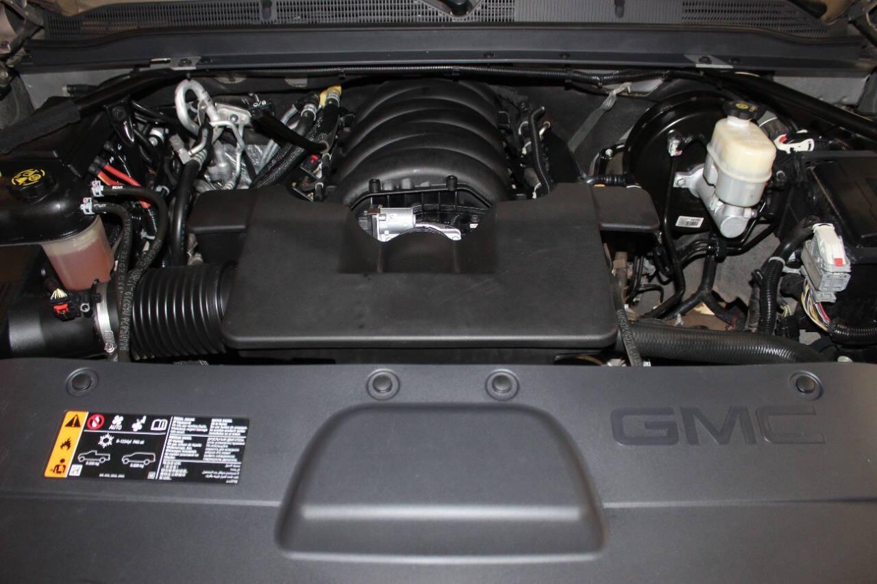 2020 Silver GMC Yukon XL SLT 2WD (1GKS1GKC7LR) with an 5.3L V8 OHV 16V engine, 6A transmission, located at 4301 NW 39th , Oklahoma City, OK, 73112, (405) 949-5600, 35.512135, -97.598671 - NO DRIVERS LICENCE -NO FULL COVERAGE INSURANCE - NO CREDIT CHECK. COME ON OVER TO SUPERSPORTS, TAKE A LOOK AND TEST DRIVE. PLEASE GIVE US A CALL AT (405) 949-5600. NO LICENCIA DE CONDUCIR - NO SEGURO DE COBERTURA TOTAL - NO VERIFICACION DE CREDITO. VISITENOS EN SUPERSPORTS, MIRE NUESTRO - Photo#7