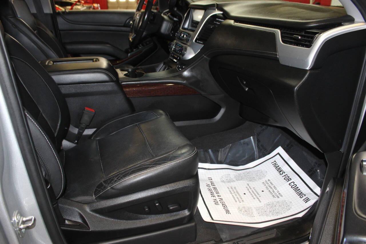 2020 Silver GMC Yukon XL SLT 2WD (1GKS1GKC7LR) with an 5.3L V8 OHV 16V engine, 6A transmission, located at 4301 NW 39th , Oklahoma City, OK, 73112, (405) 949-5600, 35.512135, -97.598671 - NO DRIVERS LICENCE -NO FULL COVERAGE INSURANCE - NO CREDIT CHECK. COME ON OVER TO SUPERSPORTS, TAKE A LOOK AND TEST DRIVE. PLEASE GIVE US A CALL AT (405) 949-5600. NO LICENCIA DE CONDUCIR - NO SEGURO DE COBERTURA TOTAL - NO VERIFICACION DE CREDITO. VISITENOS EN SUPERSPORTS, MIRE NUESTRO - Photo#8