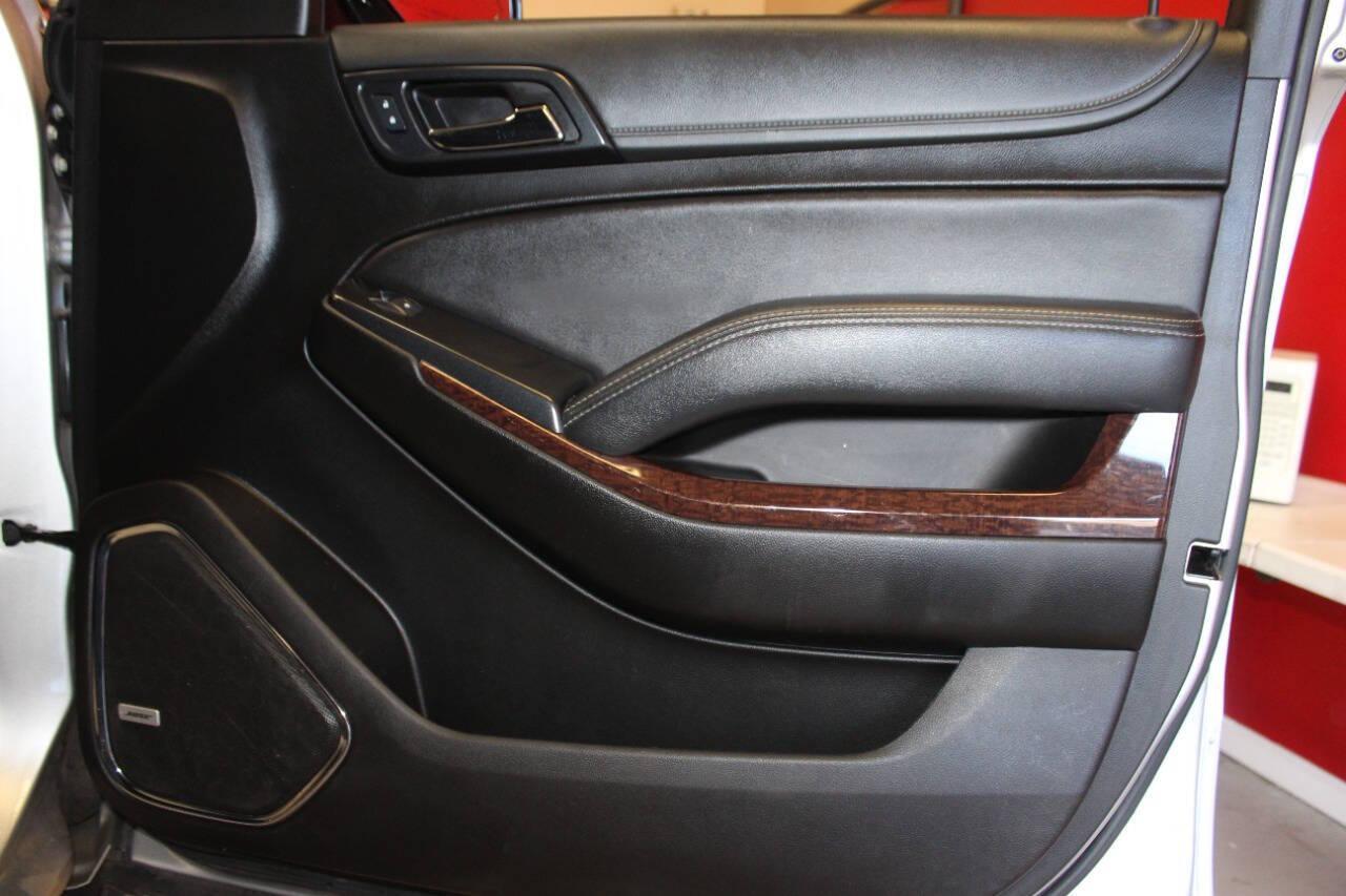 2020 Silver GMC Yukon XL SLT 2WD (1GKS1GKC7LR) with an 5.3L V8 OHV 16V engine, 6A transmission, located at 4301 NW 39th , Oklahoma City, OK, 73112, (405) 949-5600, 35.512135, -97.598671 - NO DRIVERS LICENCE -NO FULL COVERAGE INSURANCE - NO CREDIT CHECK. COME ON OVER TO SUPERSPORTS, TAKE A LOOK AND TEST DRIVE. PLEASE GIVE US A CALL AT (405) 949-5600. NO LICENCIA DE CONDUCIR - NO SEGURO DE COBERTURA TOTAL - NO VERIFICACION DE CREDITO. VISITENOS EN SUPERSPORTS, MIRE NUESTRO - Photo#9