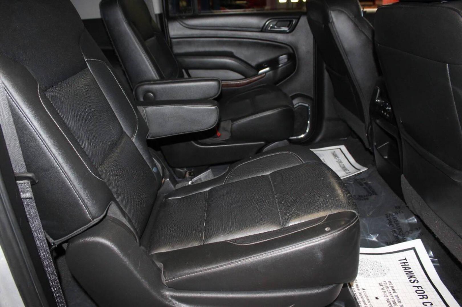 2020 Silver GMC Yukon XL SLT 2WD (1GKS1GKC7LR) with an 5.3L V8 OHV 16V engine, 6A transmission, located at 4301 NW 39th , Oklahoma City, OK, 73112, (405) 949-5600, 35.512135, -97.598671 - NO DRIVERS LICENCE NO-FULL COVERAGE INSURANCE-NO CREDIT CHECK. COME ON OVER TO SUPERSPORTS AND TAKE A LOOK AND TEST DRIVE. PLEASE GIVE US A CALL AT (405) 949-5600. NO LICENSIA DE MANEJAR- NO SEGURO DE COBERTURA TOTAL- NO VERIFICACCION DE CREDITO. POR FAVOR VENGAN A SUPERSPORTS, ECHE UN - Photo#11