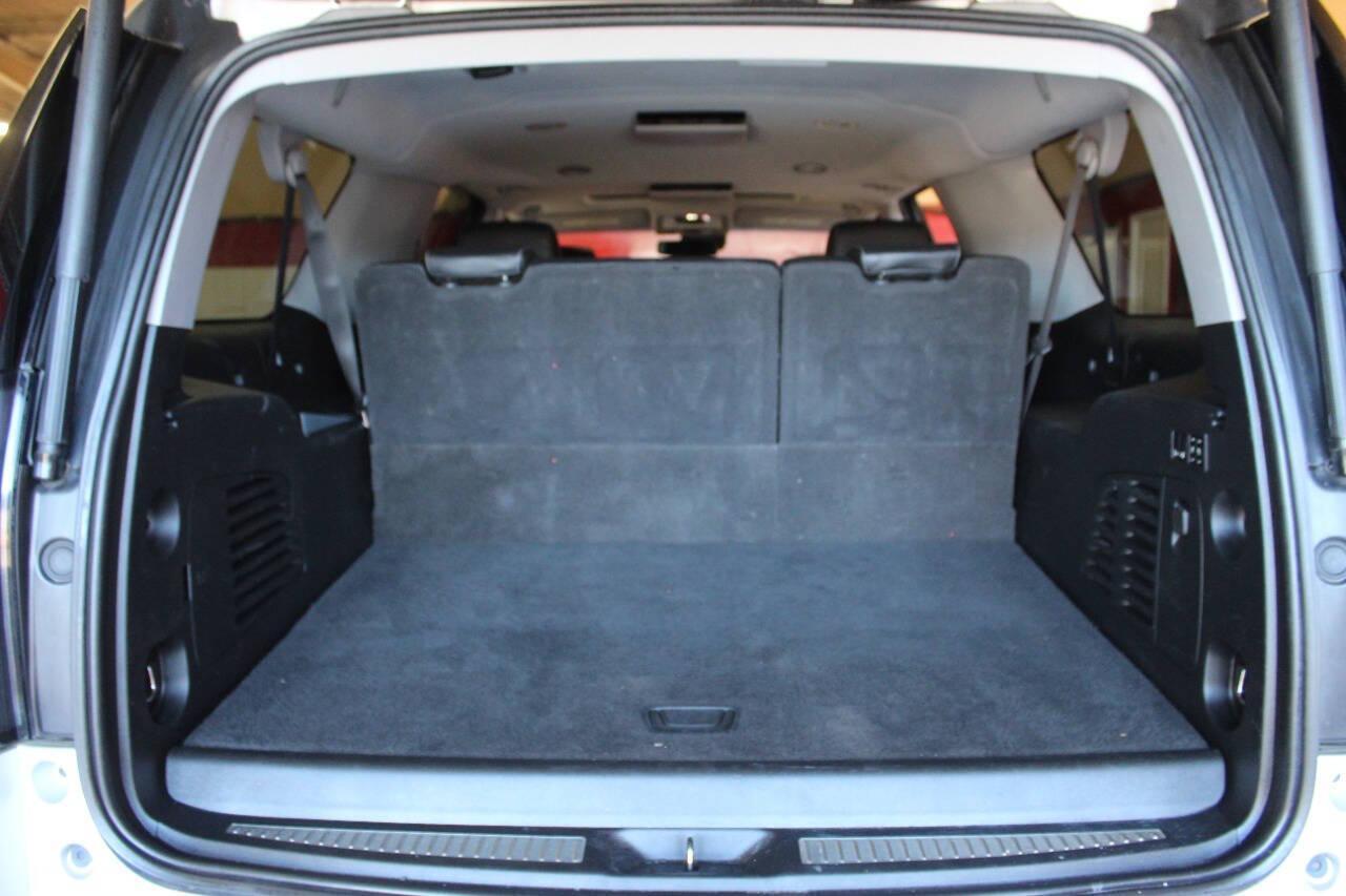 2020 Silver GMC Yukon XL SLT 2WD (1GKS1GKC7LR) with an 5.3L V8 OHV 16V engine, 6A transmission, located at 4301 NW 39th , Oklahoma City, OK, 73112, (405) 949-5600, 35.512135, -97.598671 - NO DRIVERS LICENCE -NO FULL COVERAGE INSURANCE - NO CREDIT CHECK. COME ON OVER TO SUPERSPORTS, TAKE A LOOK AND TEST DRIVE. PLEASE GIVE US A CALL AT (405) 949-5600. NO LICENCIA DE CONDUCIR - NO SEGURO DE COBERTURA TOTAL - NO VERIFICACION DE CREDITO. VISITENOS EN SUPERSPORTS, MIRE NUESTRO - Photo#14