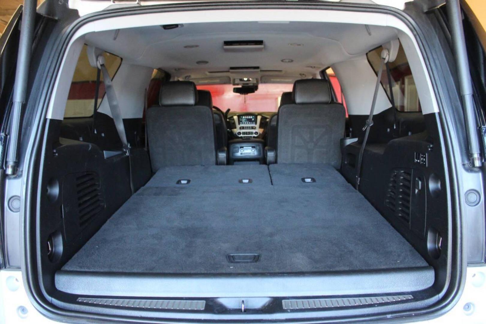 2020 Silver GMC Yukon XL SLT 2WD (1GKS1GKC7LR) with an 5.3L V8 OHV 16V engine, 6A transmission, located at 4301 NW 39th , Oklahoma City, OK, 73112, (405) 949-5600, 35.512135, -97.598671 - NO DRIVERS LICENCE NO-FULL COVERAGE INSURANCE-NO CREDIT CHECK. COME ON OVER TO SUPERSPORTS AND TAKE A LOOK AND TEST DRIVE. PLEASE GIVE US A CALL AT (405) 949-5600. NO LICENSIA DE MANEJAR- NO SEGURO DE COBERTURA TOTAL- NO VERIFICACCION DE CREDITO. POR FAVOR VENGAN A SUPERSPORTS, ECHE UN - Photo#16