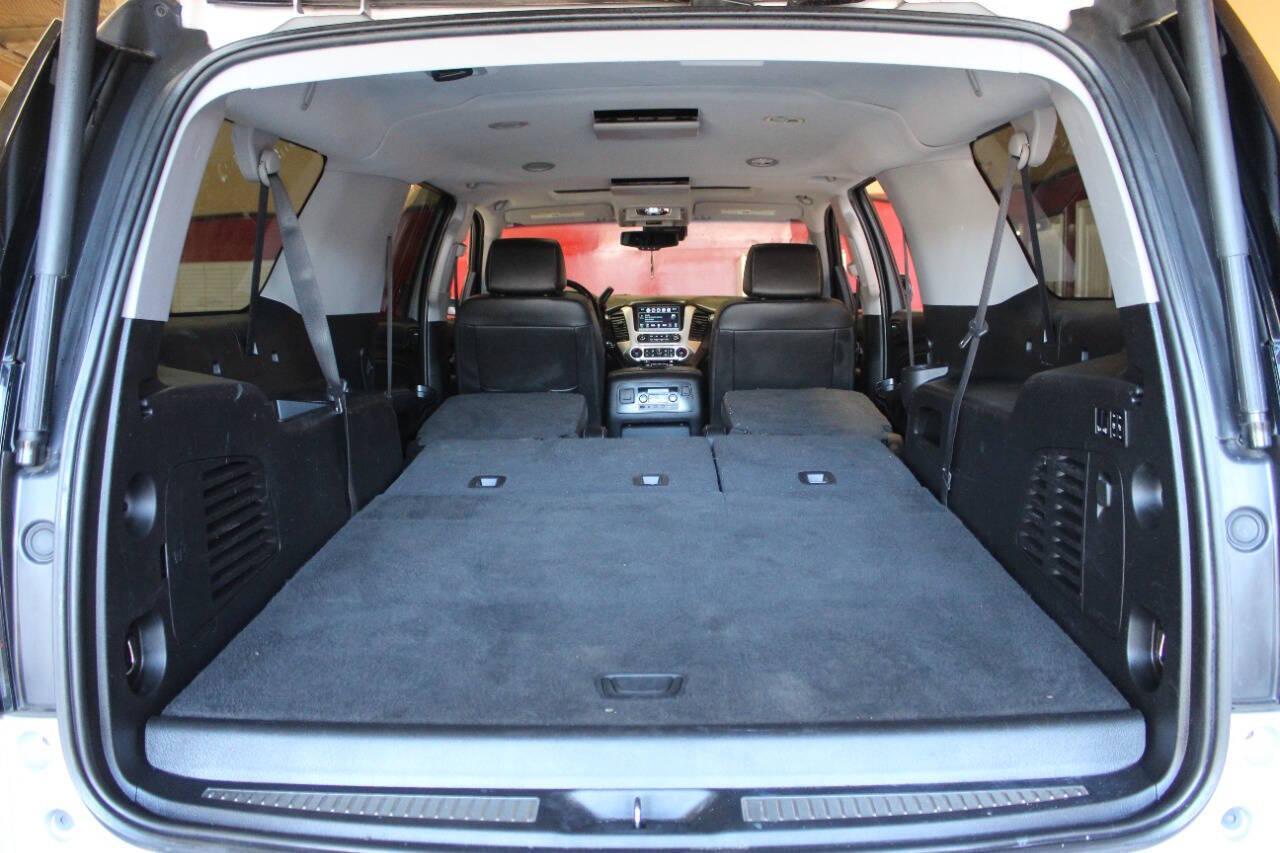 2020 Silver GMC Yukon XL SLT 2WD (1GKS1GKC7LR) with an 5.3L V8 OHV 16V engine, 6A transmission, located at 4301 NW 39th , Oklahoma City, OK, 73112, (405) 949-5600, 35.512135, -97.598671 - NO DRIVERS LICENCE -NO FULL COVERAGE INSURANCE - NO CREDIT CHECK. COME ON OVER TO SUPERSPORTS, TAKE A LOOK AND TEST DRIVE. PLEASE GIVE US A CALL AT (405) 949-5600. NO LICENCIA DE CONDUCIR - NO SEGURO DE COBERTURA TOTAL - NO VERIFICACION DE CREDITO. VISITENOS EN SUPERSPORTS, MIRE NUESTRO - Photo#16