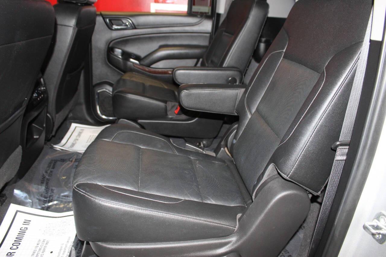 2020 Silver GMC Yukon XL SLT 2WD (1GKS1GKC7LR) with an 5.3L V8 OHV 16V engine, 6A transmission, located at 4301 NW 39th , Oklahoma City, OK, 73112, (405) 949-5600, 35.512135, -97.598671 - NO DRIVERS LICENCE -NO FULL COVERAGE INSURANCE - NO CREDIT CHECK. COME ON OVER TO SUPERSPORTS, TAKE A LOOK AND TEST DRIVE. PLEASE GIVE US A CALL AT (405) 949-5600. NO LICENCIA DE CONDUCIR - NO SEGURO DE COBERTURA TOTAL - NO VERIFICACION DE CREDITO. VISITENOS EN SUPERSPORTS, MIRE NUESTRO - Photo#17