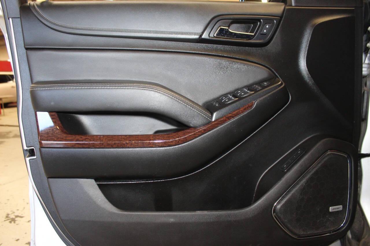 2020 Silver GMC Yukon XL SLT 2WD (1GKS1GKC7LR) with an 5.3L V8 OHV 16V engine, 6A transmission, located at 4301 NW 39th , Oklahoma City, OK, 73112, (405) 949-5600, 35.512135, -97.598671 - NO DRIVERS LICENCE -NO FULL COVERAGE INSURANCE - NO CREDIT CHECK. COME ON OVER TO SUPERSPORTS, TAKE A LOOK AND TEST DRIVE. PLEASE GIVE US A CALL AT (405) 949-5600. NO LICENCIA DE CONDUCIR - NO SEGURO DE COBERTURA TOTAL - NO VERIFICACION DE CREDITO. VISITENOS EN SUPERSPORTS, MIRE NUESTRO - Photo#20