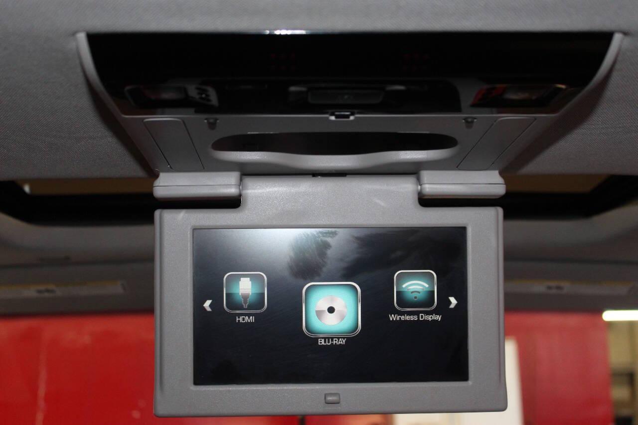 2020 Silver GMC Yukon XL SLT 2WD (1GKS1GKC7LR) with an 5.3L V8 OHV 16V engine, 6A transmission, located at 4301 NW 39th , Oklahoma City, OK, 73112, (405) 949-5600, 35.512135, -97.598671 - NO DRIVERS LICENCE -NO FULL COVERAGE INSURANCE - NO CREDIT CHECK. COME ON OVER TO SUPERSPORTS, TAKE A LOOK AND TEST DRIVE. PLEASE GIVE US A CALL AT (405) 949-5600. NO LICENCIA DE CONDUCIR - NO SEGURO DE COBERTURA TOTAL - NO VERIFICACION DE CREDITO. VISITENOS EN SUPERSPORTS, MIRE NUESTRO - Photo#22