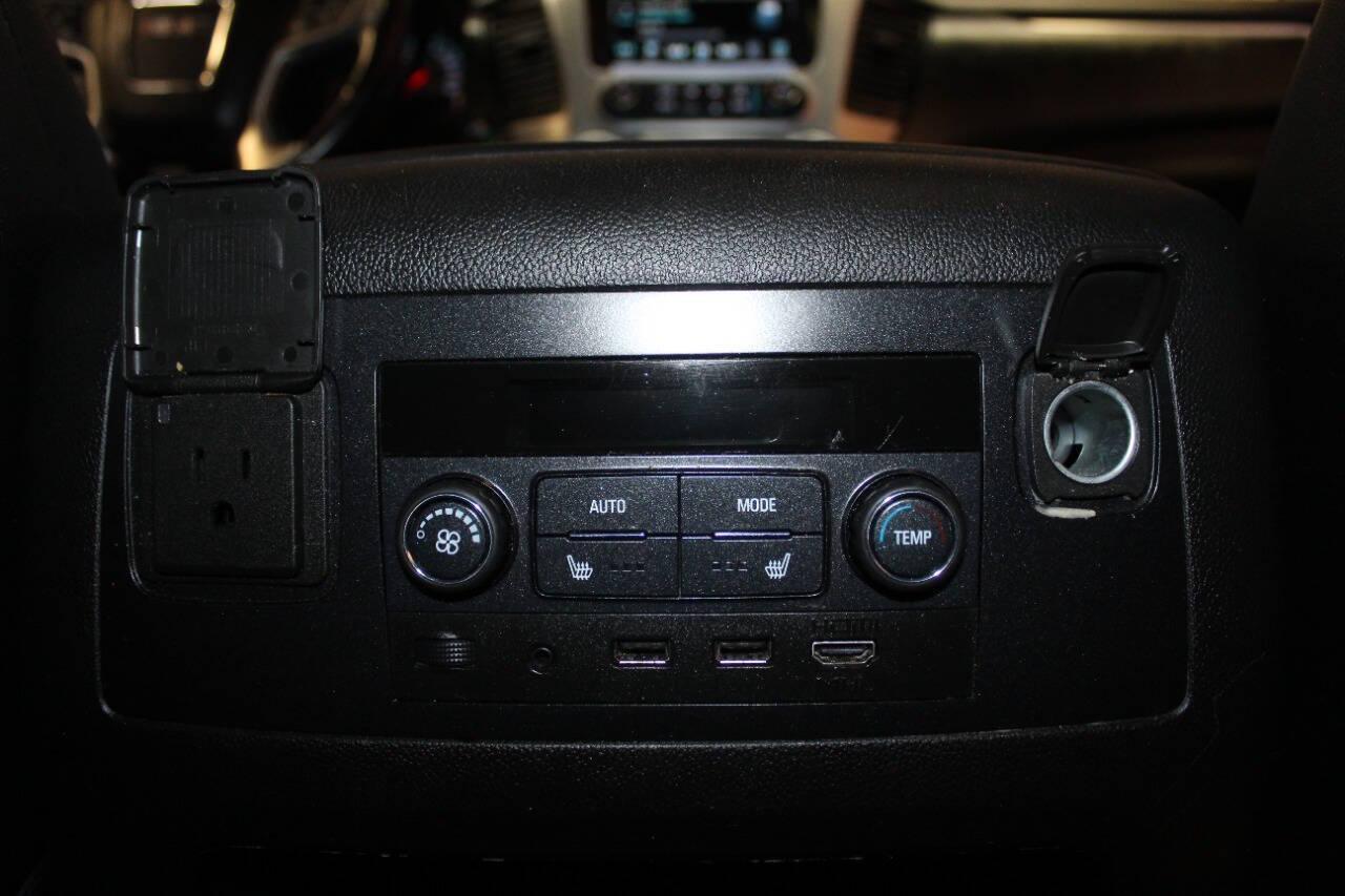 2020 Silver GMC Yukon XL SLT 2WD (1GKS1GKC7LR) with an 5.3L V8 OHV 16V engine, 6A transmission, located at 4301 NW 39th , Oklahoma City, OK, 73112, (405) 949-5600, 35.512135, -97.598671 - NO DRIVERS LICENCE -NO FULL COVERAGE INSURANCE - NO CREDIT CHECK. COME ON OVER TO SUPERSPORTS, TAKE A LOOK AND TEST DRIVE. PLEASE GIVE US A CALL AT (405) 949-5600. NO LICENCIA DE CONDUCIR - NO SEGURO DE COBERTURA TOTAL - NO VERIFICACION DE CREDITO. VISITENOS EN SUPERSPORTS, MIRE NUESTRO - Photo#23