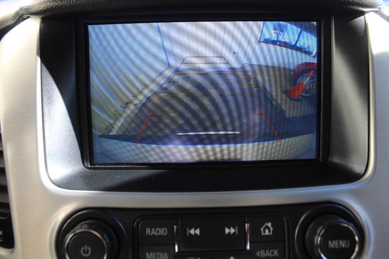 2020 Silver GMC Yukon XL SLT 2WD (1GKS1GKC7LR) with an 5.3L V8 OHV 16V engine, 6A transmission, located at 4301 NW 39th , Oklahoma City, OK, 73112, (405) 949-5600, 35.512135, -97.598671 - NO DRIVERS LICENCE -NO FULL COVERAGE INSURANCE - NO CREDIT CHECK. COME ON OVER TO SUPERSPORTS, TAKE A LOOK AND TEST DRIVE. PLEASE GIVE US A CALL AT (405) 949-5600. NO LICENCIA DE CONDUCIR - NO SEGURO DE COBERTURA TOTAL - NO VERIFICACION DE CREDITO. VISITENOS EN SUPERSPORTS, MIRE NUESTRO - Photo#25