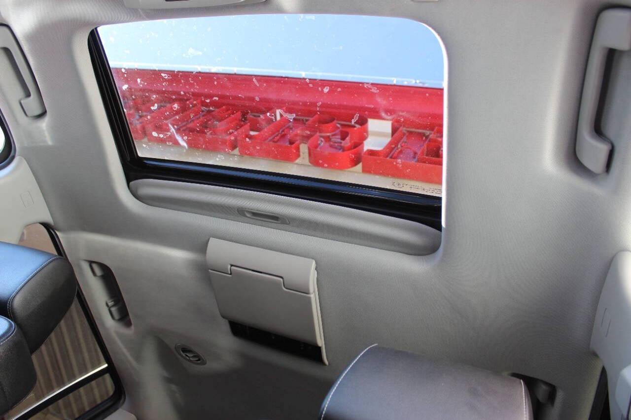 2020 Silver GMC Yukon XL SLT 2WD (1GKS1GKC7LR) with an 5.3L V8 OHV 16V engine, 6A transmission, located at 4301 NW 39th , Oklahoma City, OK, 73112, (405) 949-5600, 35.512135, -97.598671 - NO DRIVERS LICENCE -NO FULL COVERAGE INSURANCE - NO CREDIT CHECK. COME ON OVER TO SUPERSPORTS, TAKE A LOOK AND TEST DRIVE. PLEASE GIVE US A CALL AT (405) 949-5600. NO LICENCIA DE CONDUCIR - NO SEGURO DE COBERTURA TOTAL - NO VERIFICACION DE CREDITO. VISITENOS EN SUPERSPORTS, MIRE NUESTRO - Photo#24