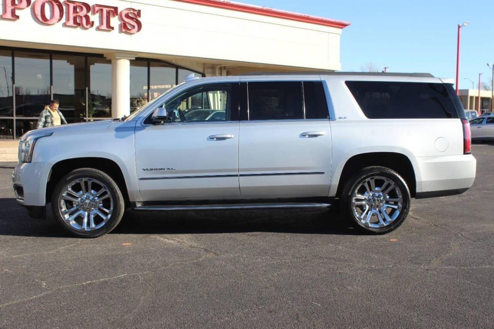 2020 Silver GMC Yukon XL SLT 2WD (1GKS1GKC7LR) with an 5.3L V8 OHV 16V engine, 6A transmission, located at 4301 NW 39th , Oklahoma City, OK, 73112, (405) 949-5600, 35.512135, -97.598671 - NO DRIVERS LICENCE -NO FULL COVERAGE INSURANCE - NO CREDIT CHECK. COME ON OVER TO SUPERSPORTS, TAKE A LOOK AND TEST DRIVE. PLEASE GIVE US A CALL AT (405) 949-5600. NO LICENCIA DE CONDUCIR - NO SEGURO DE COBERTURA TOTAL - NO VERIFICACION DE CREDITO. VISITENOS EN SUPERSPORTS, MIRE NUESTRO - Photo#6