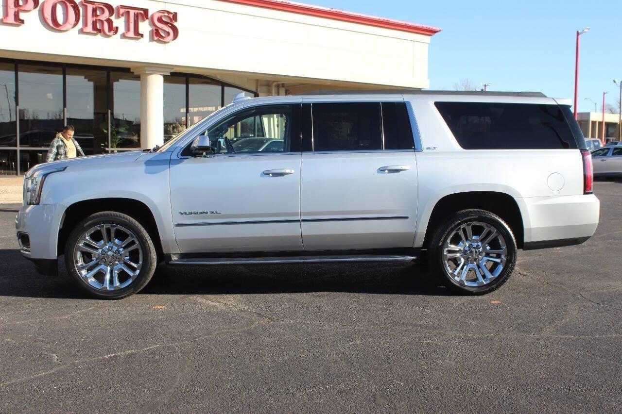 2020 Silver GMC Yukon XL SLT 2WD (1GKS1GKC7LR) with an 5.3L V8 OHV 16V engine, 6A transmission, located at 4301 NW 39th , Oklahoma City, OK, 73112, (405) 949-5600, 35.512135, -97.598671 - NO DRIVERS LICENCE -NO FULL COVERAGE INSURANCE - NO CREDIT CHECK. COME ON OVER TO SUPERSPORTS, TAKE A LOOK AND TEST DRIVE. PLEASE GIVE US A CALL AT (405) 949-5600. NO LICENCIA DE CONDUCIR - NO SEGURO DE COBERTURA TOTAL - NO VERIFICACION DE CREDITO. VISITENOS EN SUPERSPORTS, MIRE NUESTRO - Photo#5