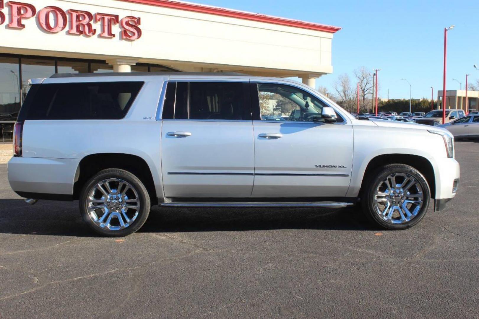 2020 Silver GMC Yukon XL SLT 2WD (1GKS1GKC7LR) with an 5.3L V8 OHV 16V engine, 6A transmission, located at 4301 NW 39th , Oklahoma City, OK, 73112, (405) 949-5600, 35.512135, -97.598671 - NO DRIVERS LICENCE NO-FULL COVERAGE INSURANCE-NO CREDIT CHECK. COME ON OVER TO SUPERSPORTS AND TAKE A LOOK AND TEST DRIVE. PLEASE GIVE US A CALL AT (405) 949-5600. NO LICENSIA DE MANEJAR- NO SEGURO DE COBERTURA TOTAL- NO VERIFICACCION DE CREDITO. POR FAVOR VENGAN A SUPERSPORTS, ECHE UN - Photo#3