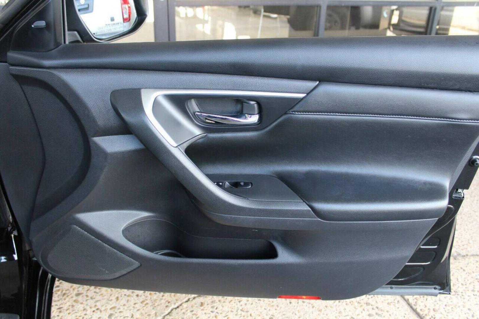 2017 Black Nissan Altima 2.5 S (1N4AL3AP9HC) with an 2.5L L4 DOHC 16V engine, CVT transmission, located at 4301 NW 39th , Oklahoma City, OK, 73112, (405) 949-5600, 35.512135, -97.598671 - 4 new tiers. NO DRIVERS LICENCE -NO FULL COVERAGE INSURANCE - NO CREDIT CHECK. COME ON OVER TO SUPERSPORTS, TAKE A LOOK AND TEST DRIVE. PLEASE GIVE US A CALL AT (405) 949-5600. NO LICENCIA DE CONDUCIR - NO SEGURO DE COBERTURA TOTAL - NO VERIFICACION DE CREDITO. VISITENOS EN SUPERS - Photo#8