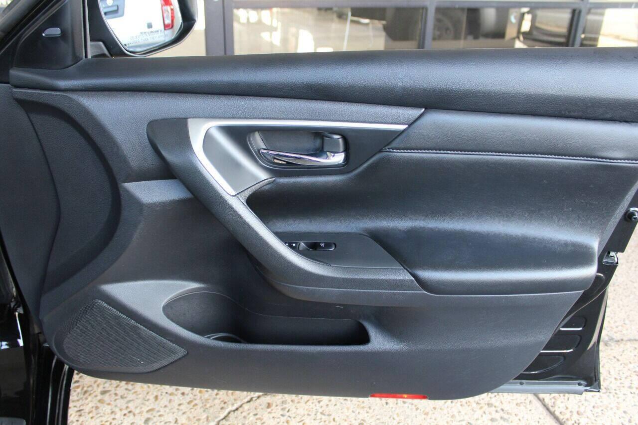 2017 Black Nissan Altima 2.5 S (1N4AL3AP9HC) with an 2.5L L4 DOHC 16V engine, CVT transmission, located at 4301 NW 39th , Oklahoma City, OK, 73112, (405) 949-5600, 35.512135, -97.598671 - Photo#8