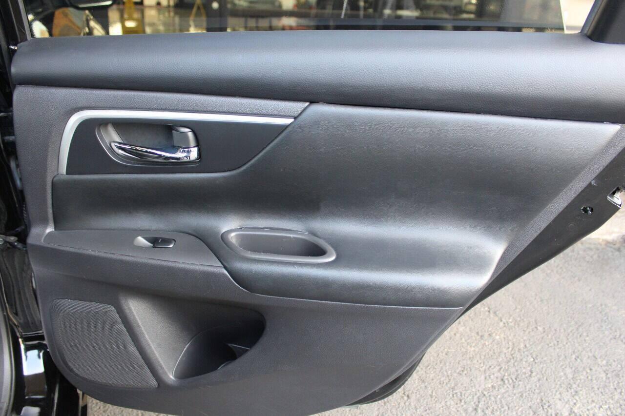 2017 Black Nissan Altima 2.5 S (1N4AL3AP9HC) with an 2.5L L4 DOHC 16V engine, CVT transmission, located at 4301 NW 39th , Oklahoma City, OK, 73112, (405) 949-5600, 35.512135, -97.598671 - Photo#10