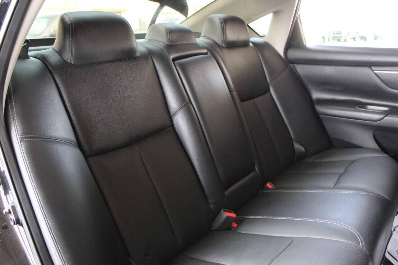 2017 Black Nissan Altima 2.5 S (1N4AL3AP9HC) with an 2.5L L4 DOHC 16V engine, CVT transmission, located at 4301 NW 39th , Oklahoma City, OK, 73112, (405) 949-5600, 35.512135, -97.598671 - Photo#11