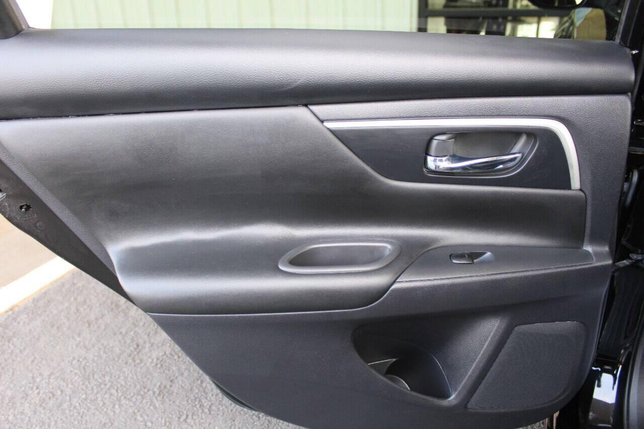 2017 Black Nissan Altima 2.5 S (1N4AL3AP9HC) with an 2.5L L4 DOHC 16V engine, CVT transmission, located at 4301 NW 39th , Oklahoma City, OK, 73112, (405) 949-5600, 35.512135, -97.598671 - Photo#13