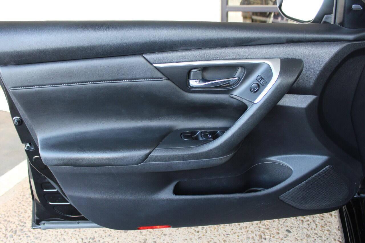 2017 Black Nissan Altima 2.5 S (1N4AL3AP9HC) with an 2.5L L4 DOHC 16V engine, CVT transmission, located at 4301 NW 39th , Oklahoma City, OK, 73112, (405) 949-5600, 35.512135, -97.598671 - Photo#15