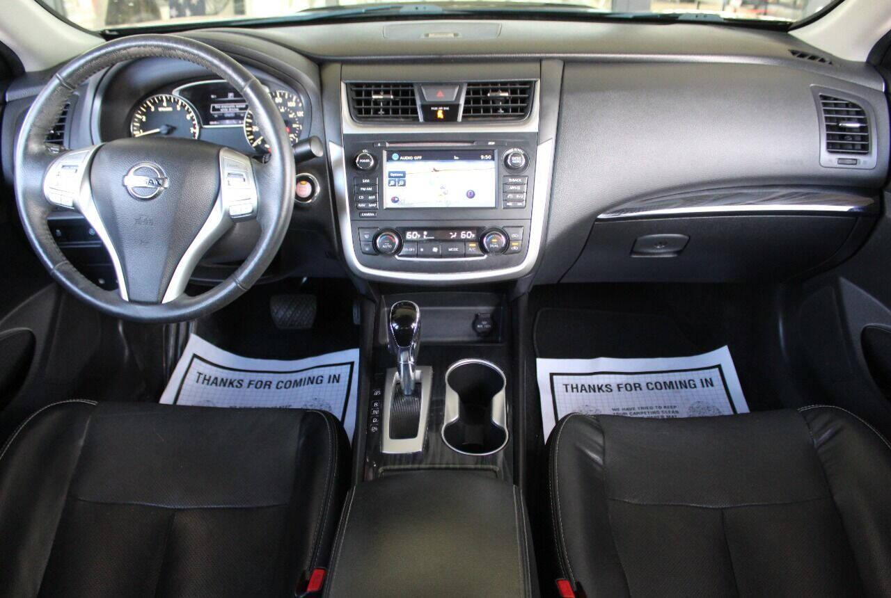 2017 Black Nissan Altima 2.5 S (1N4AL3AP9HC) with an 2.5L L4 DOHC 16V engine, CVT transmission, located at 4301 NW 39th , Oklahoma City, OK, 73112, (405) 949-5600, 35.512135, -97.598671 - Photo#17