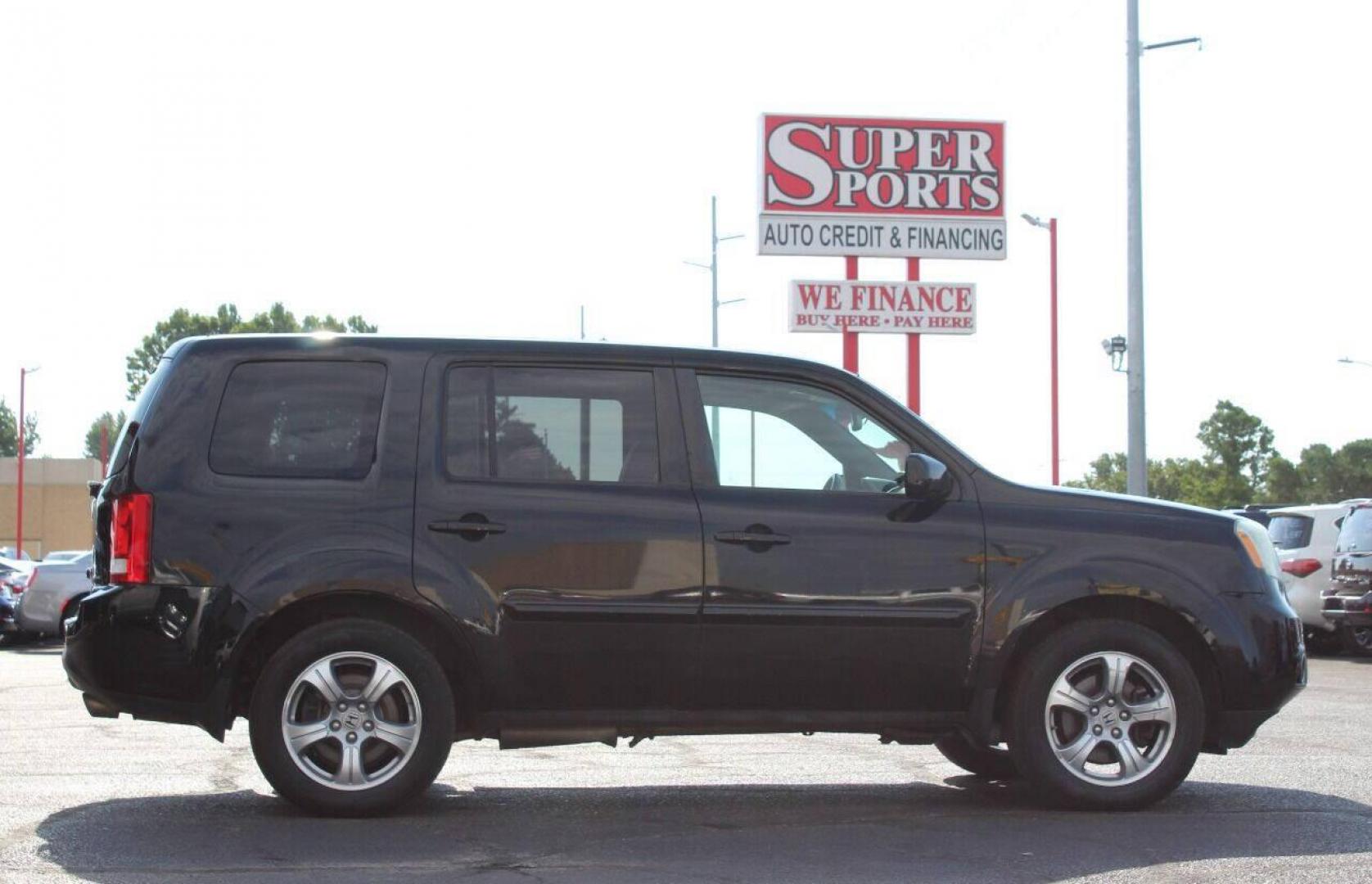 2013 Black Honda Pilot EX-L 4WD 5-Spd AT with DVD (5FNYF4H69DB) with an 3.5L V6 SOHC 24V engine, 5-Speed Automatic transmission, located at 4301 NW 39th , Oklahoma City, OK, 73112, (405) 949-5600, 35.512135, -97.598671 - NO DRIVERS LICENCE NO-FULL COVERAGE INSURANCE-NO CREDIT CHECK. COME ON OVER TO SUPERSPORTS AND TAKE A LOOK AND TEST DRIVE. PLEASE GIVE US A CALL AT (405) 949-5600. NO LICENSIA DE MANEJAR- NO SEGURO DE COBERTURA TOTAL- NO VERIFICACCION DE CREDITO. POR FAVOR VENGAN A SUPERSPORTS, ECHE UN - Photo#3